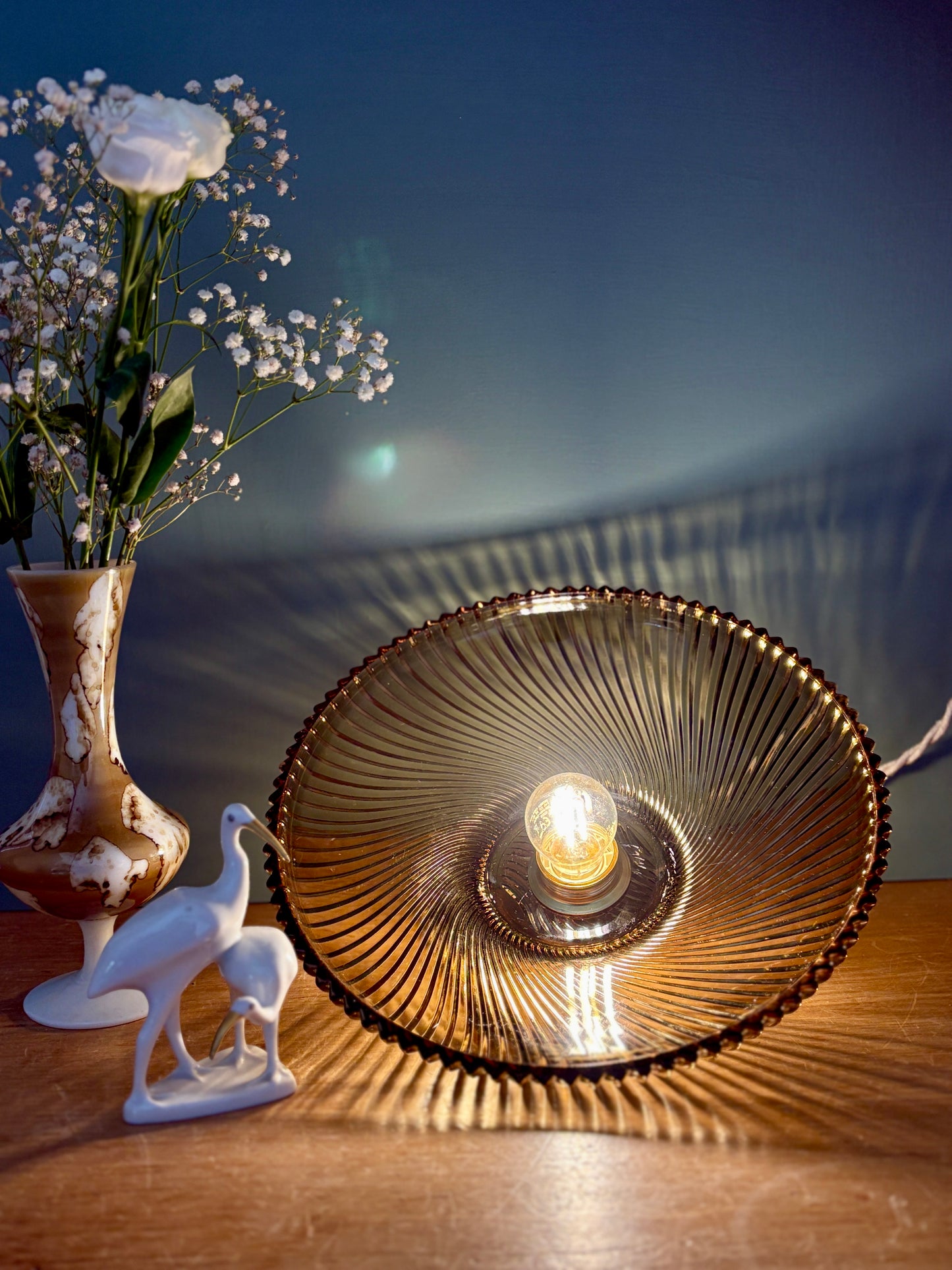 Suspension abat-jour vintage en verre moulé ambré - collection vaisselle -