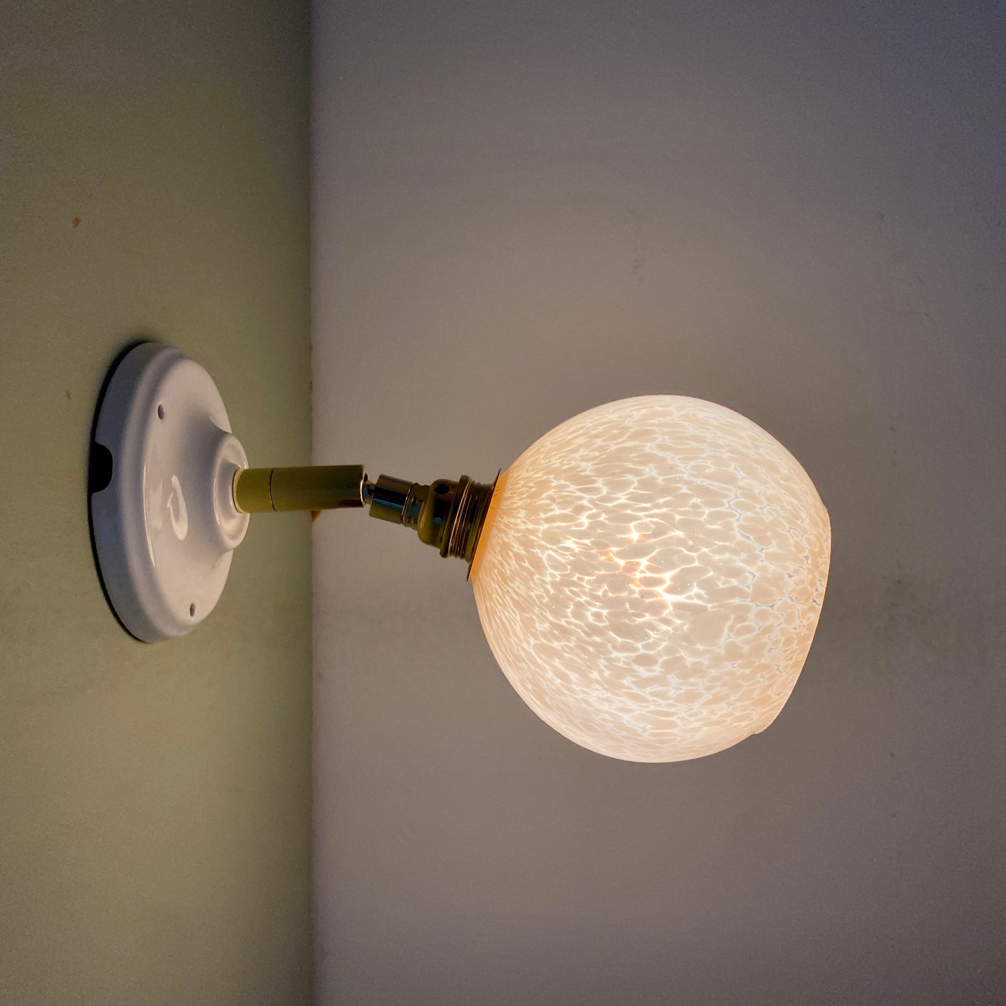 Applique tulipe vintage en verre de clichy rose