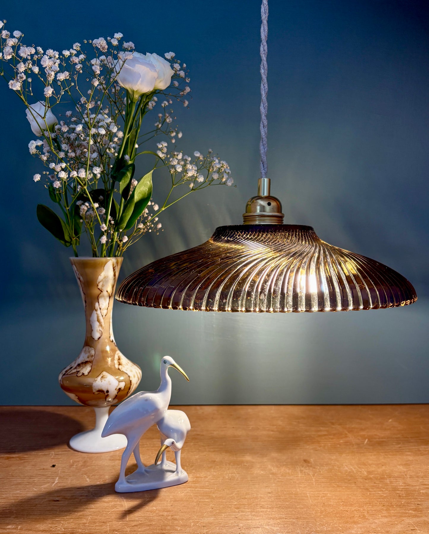 Suspension abat-jour vintage en verre moulé ambré - collection vaisselle -