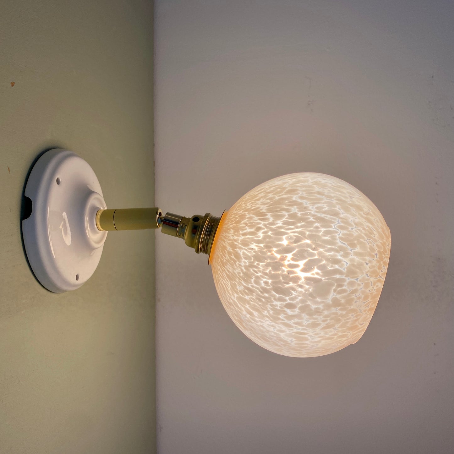 Applique tulipe vintage en verre de clichy rose