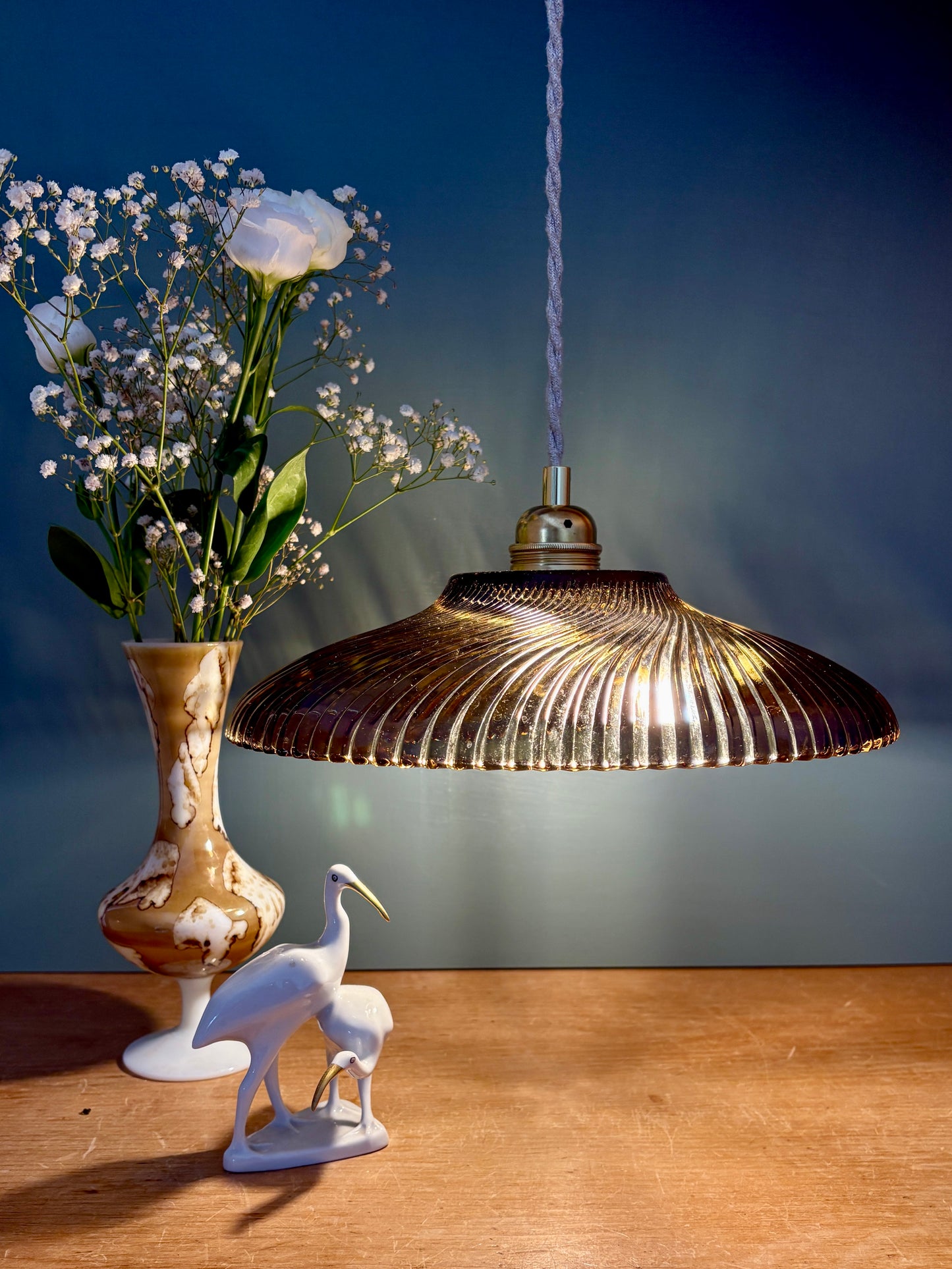 Suspension abat-jour vintage en verre moulé ambré - collection vaisselle -