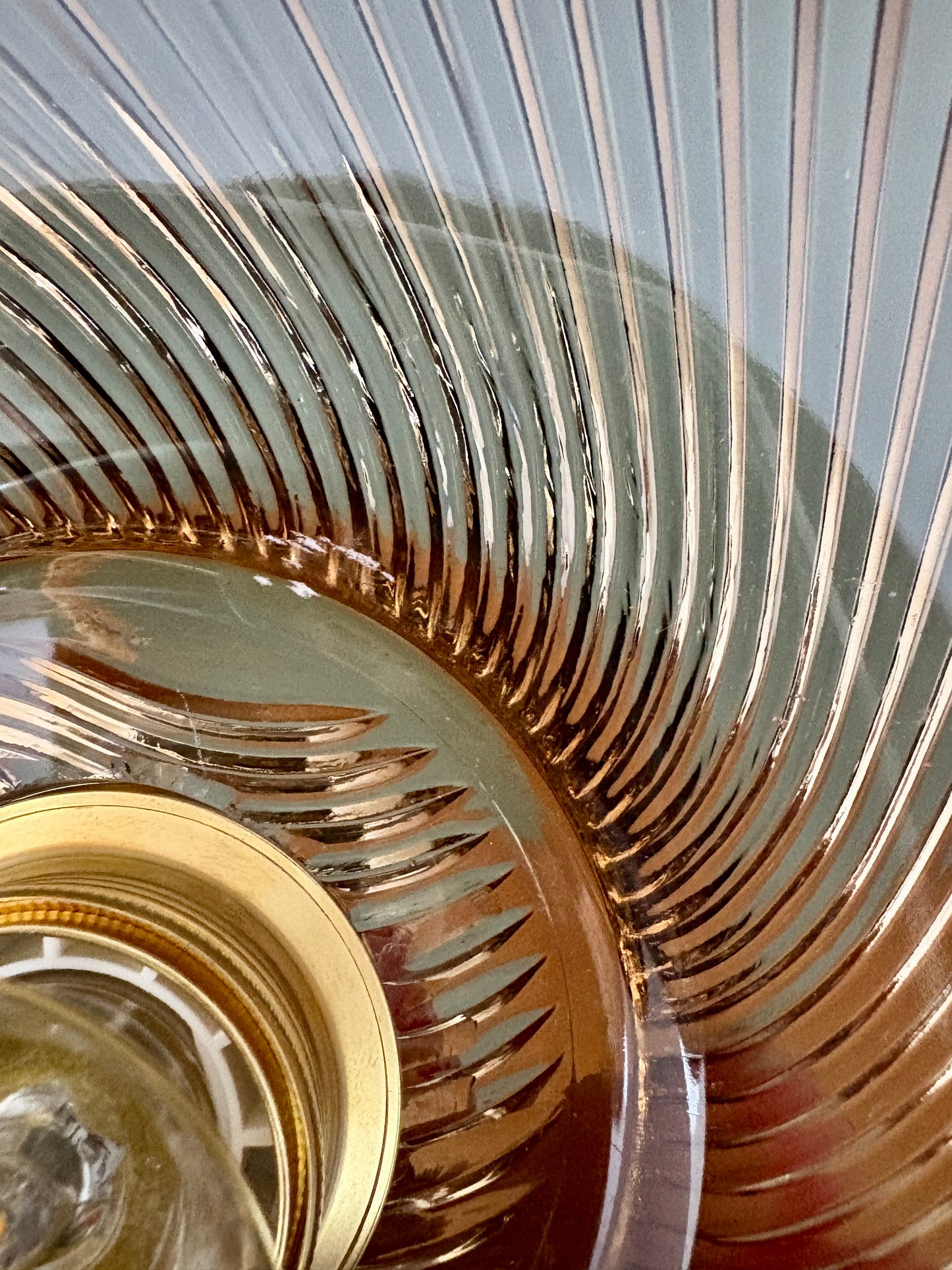 Suspension abat-jour vintage en verre moulé ambré - collection vaisselle -