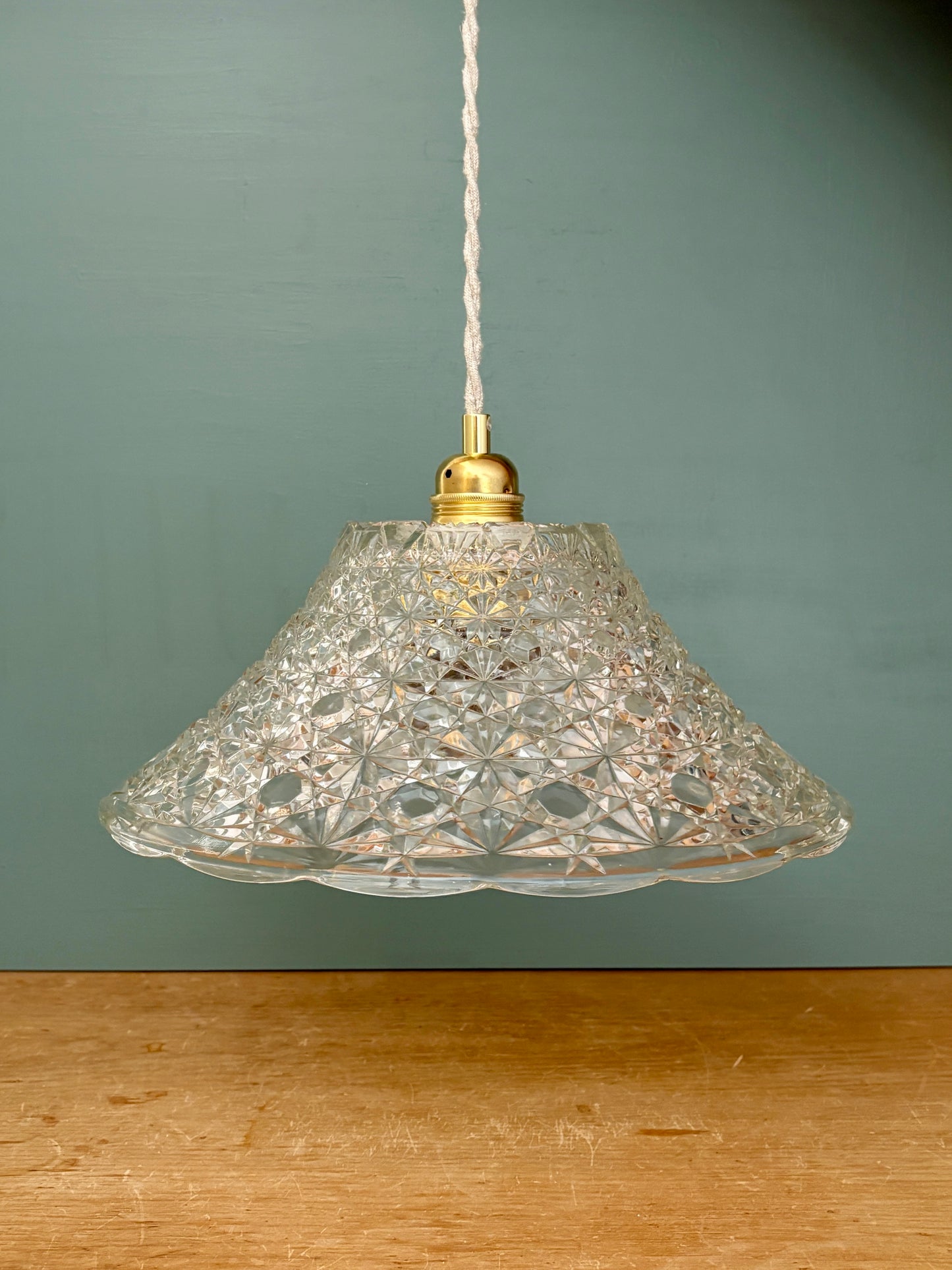 Suspension abat-jour vintage en verre moulé - collection vaisselle -