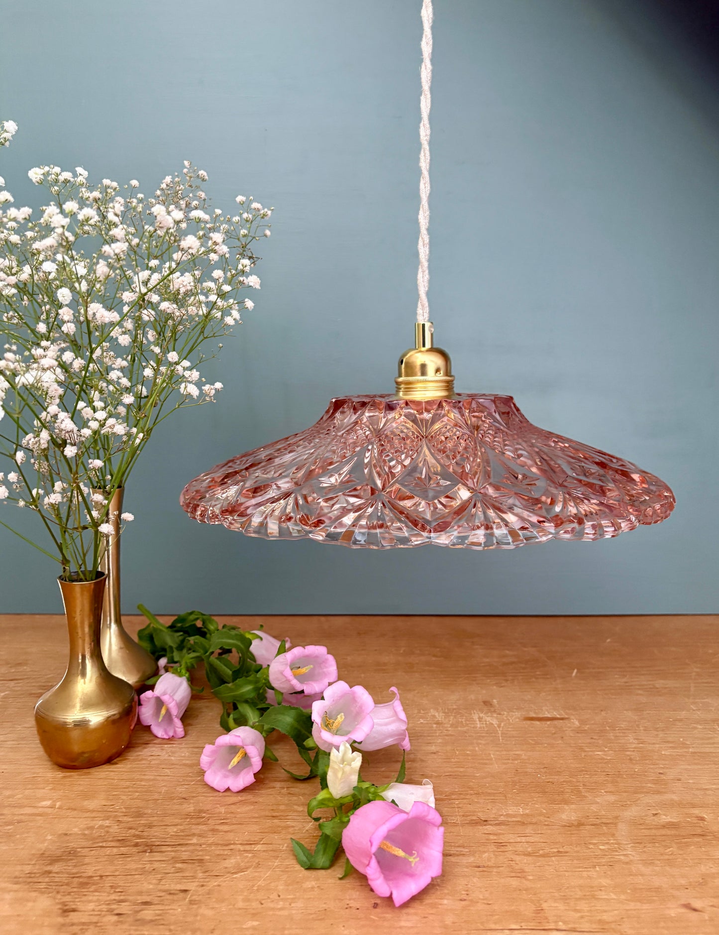 Suspension abat-jour vintage en verre moulé rose - collection vaisselle -
