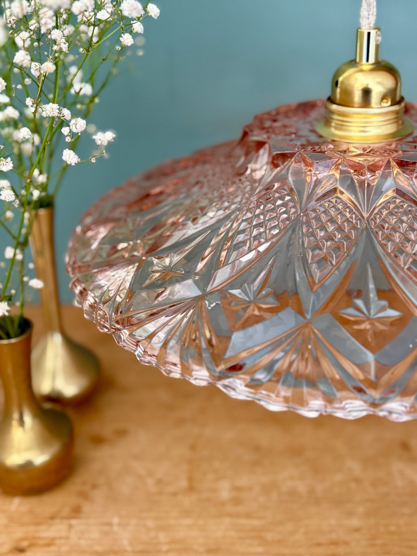 Suspension abat-jour vintage en verre moulé rose - collection vaisselle -