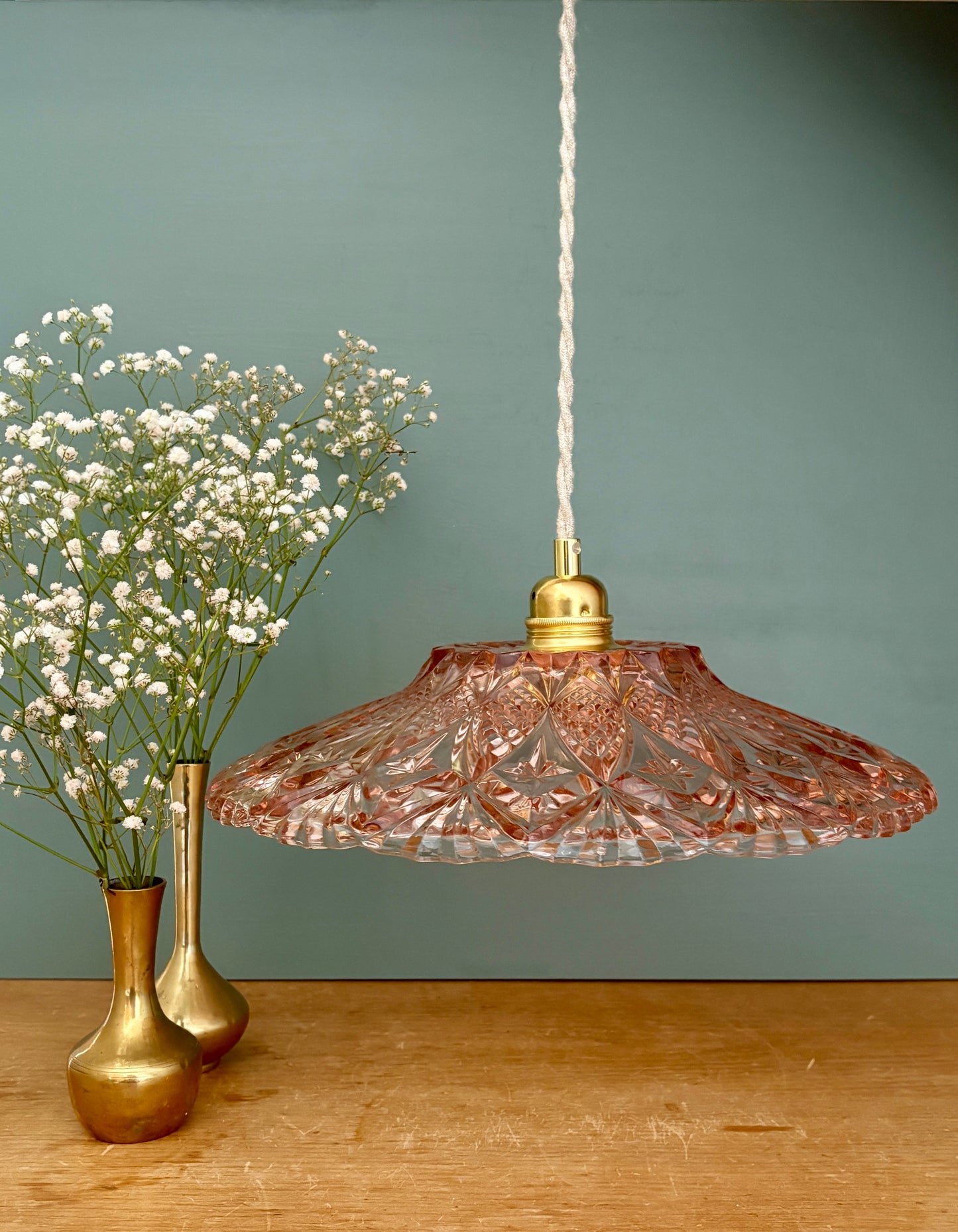 Suspension abat-jour vintage en verre moulé rose - collection vaisselle -