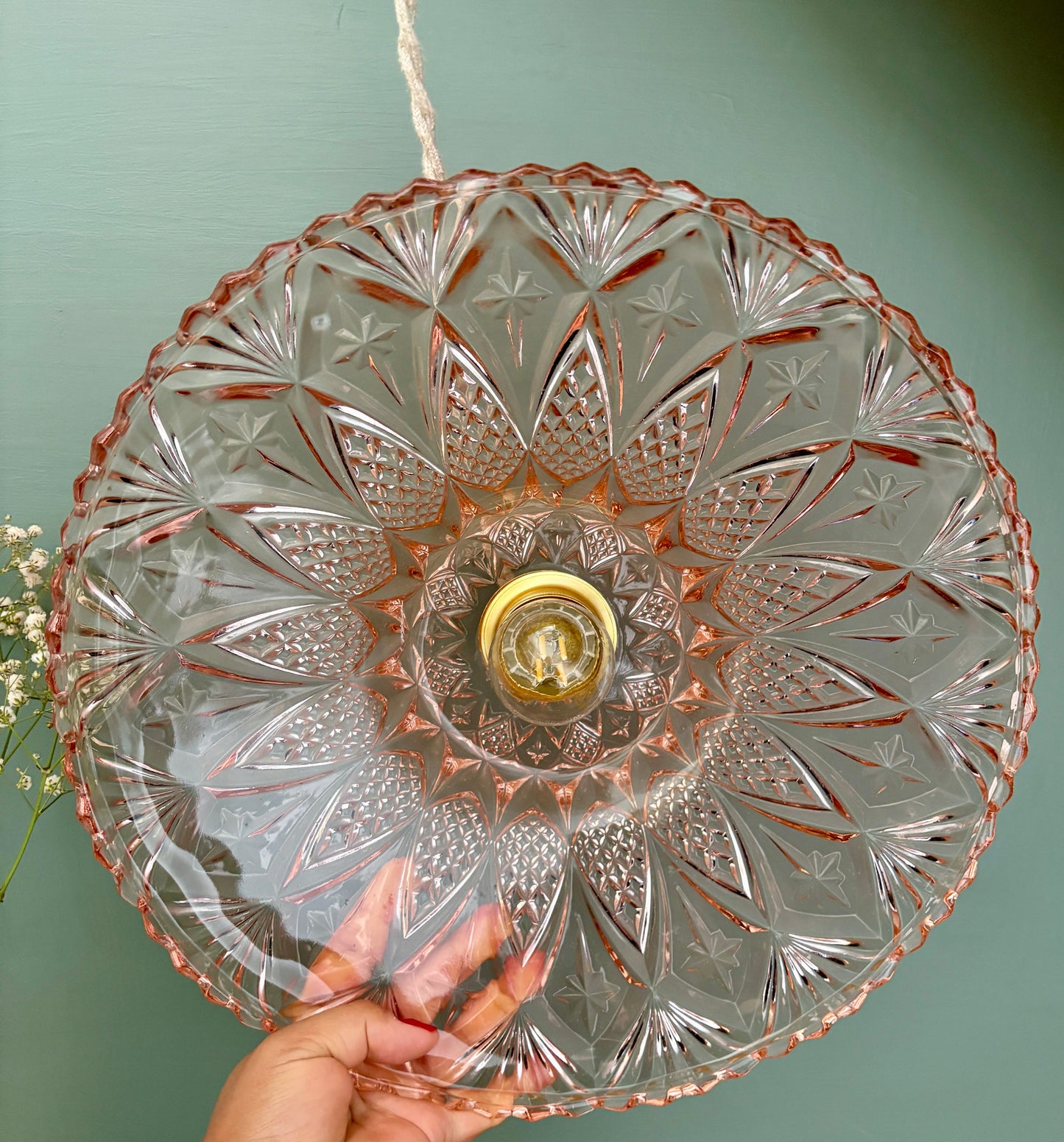 Suspension abat-jour vintage en verre moulé rose - collection vaisselle -