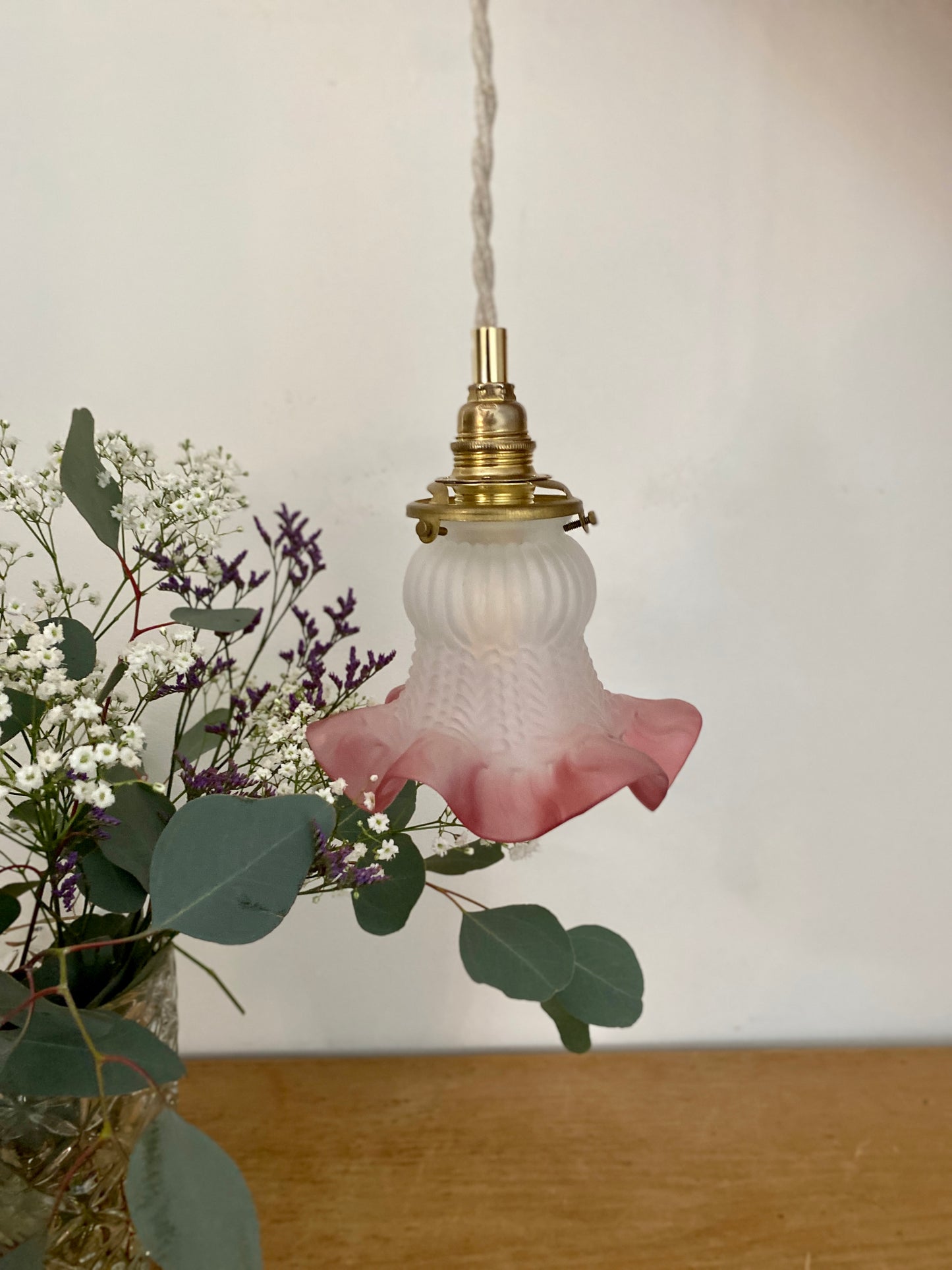 Baladeuse tulipe vintage en verre dépoli rose