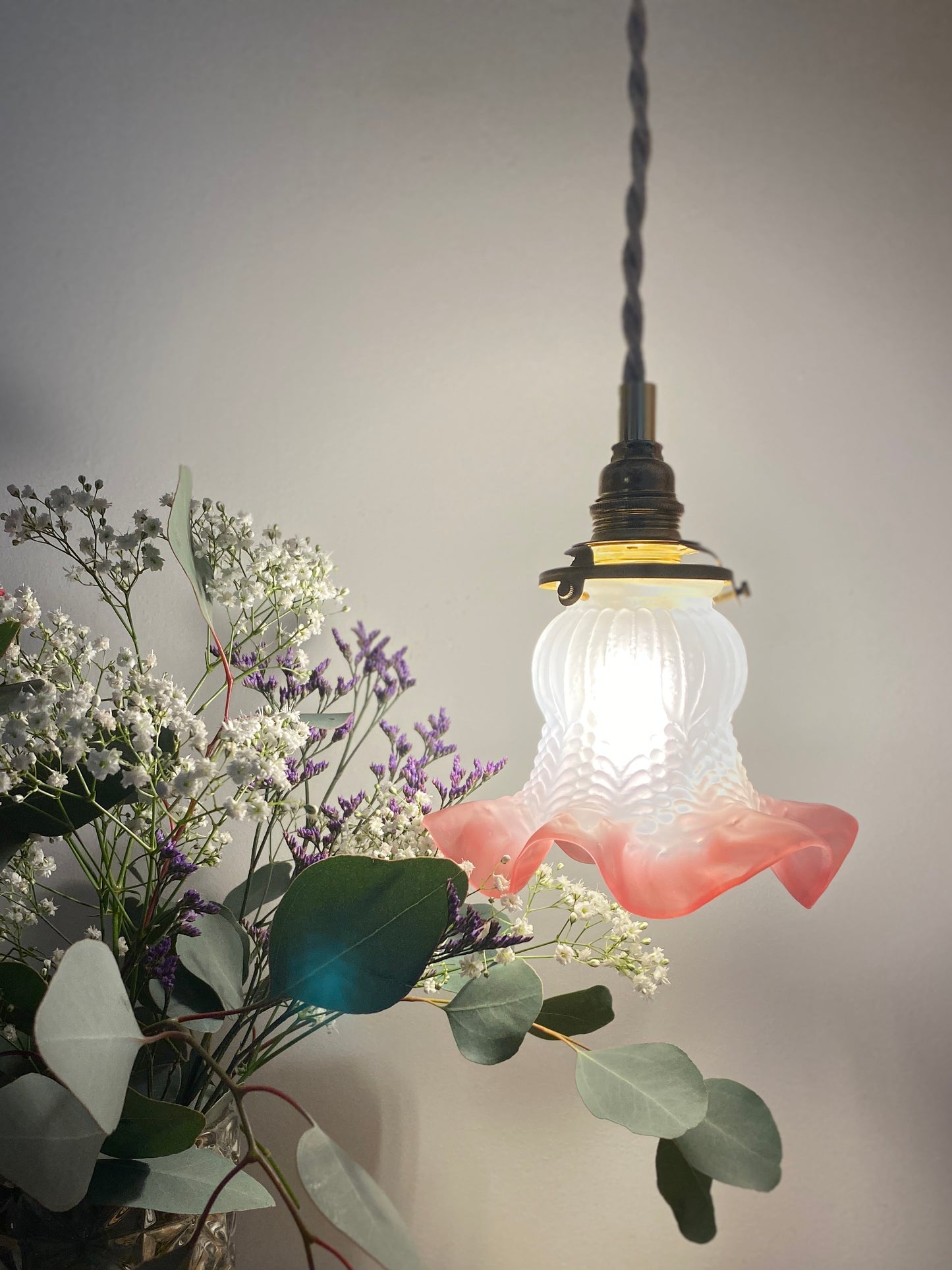 Baladeuse tulipe vintage en verre dépoli rose