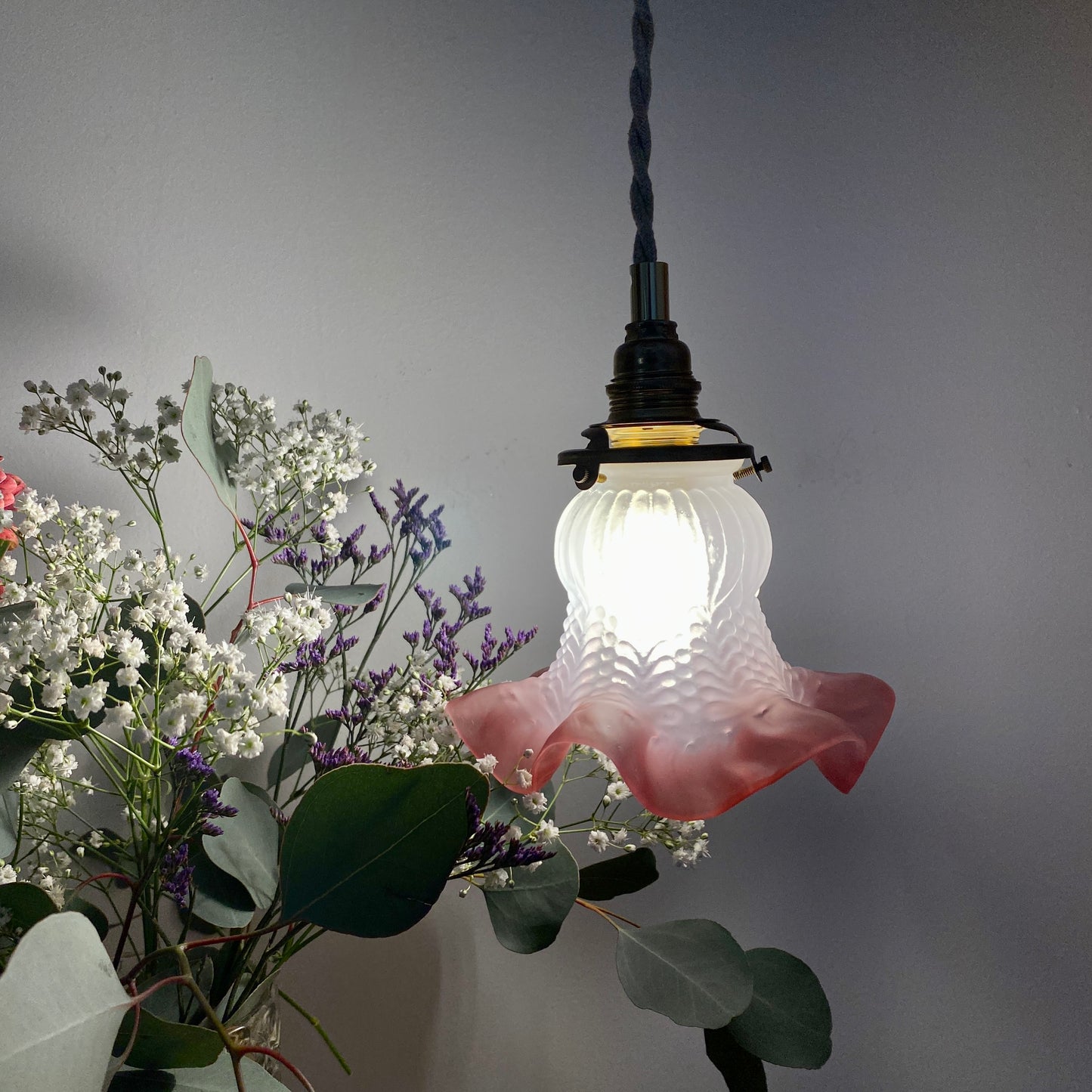 Baladeuse tulipe vintage en verre dépoli rose