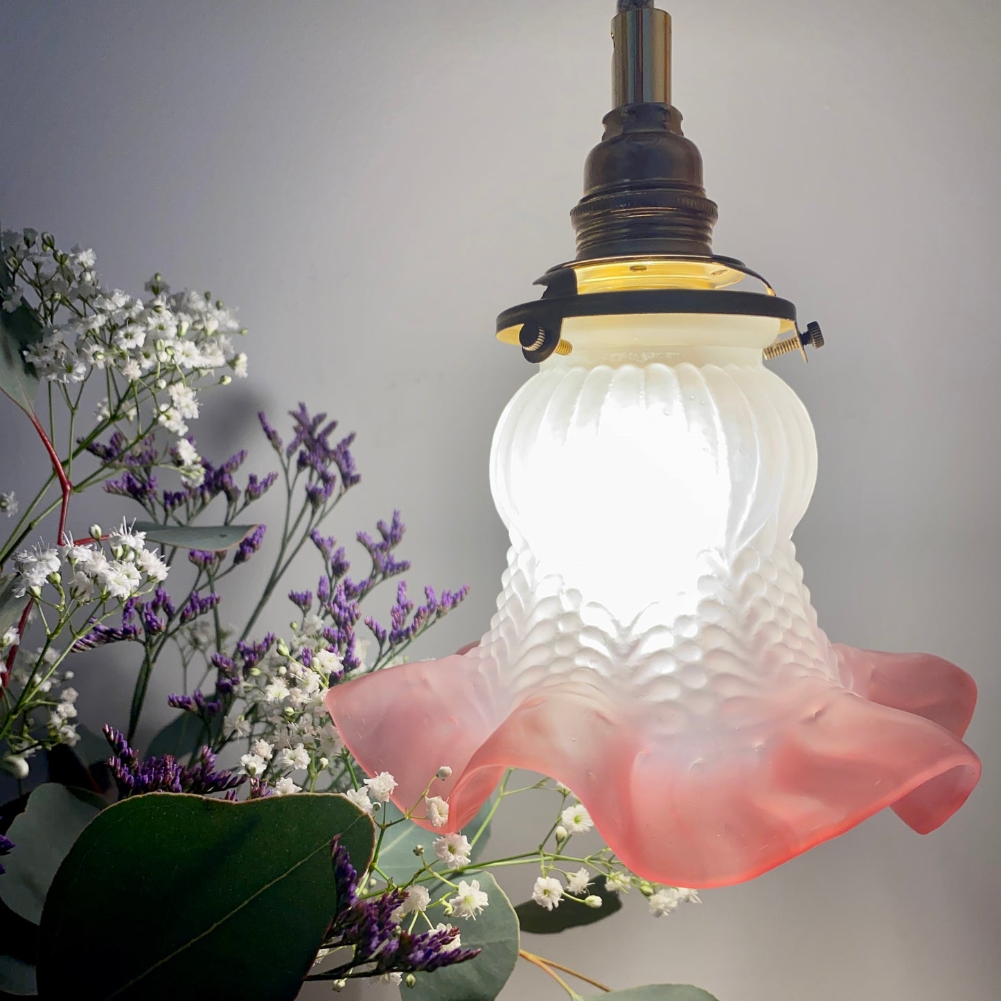 Baladeuse tulipe vintage en verre dépoli rose