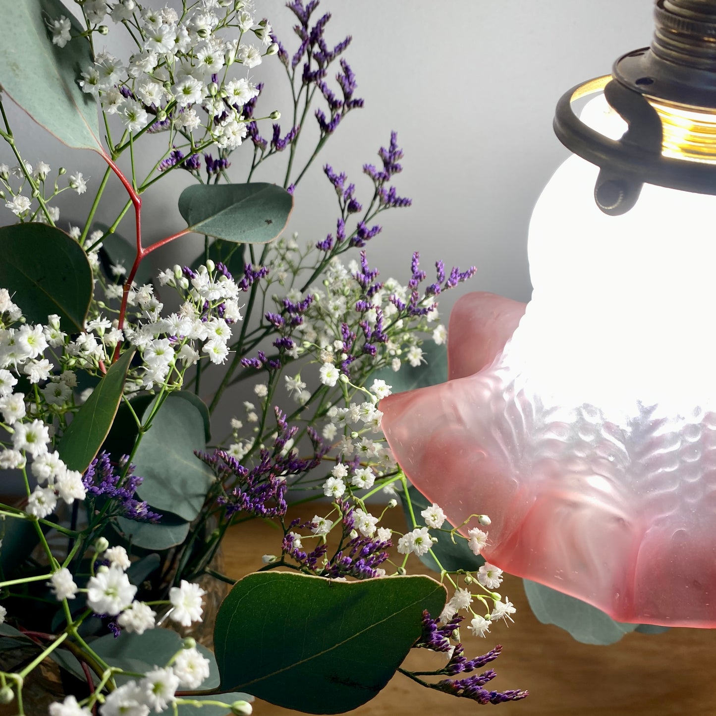 Baladeuse tulipe vintage en verre dépoli rose