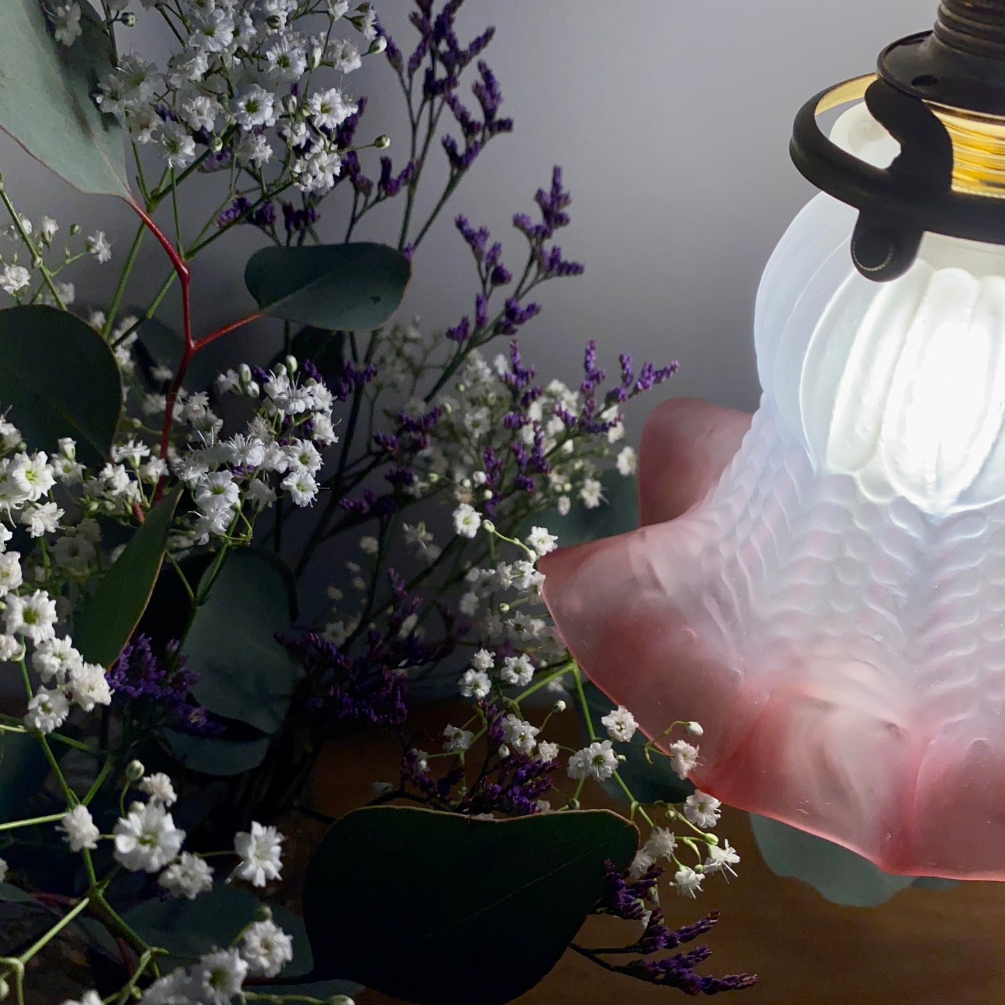 Baladeuse tulipe vintage en verre dépoli rose