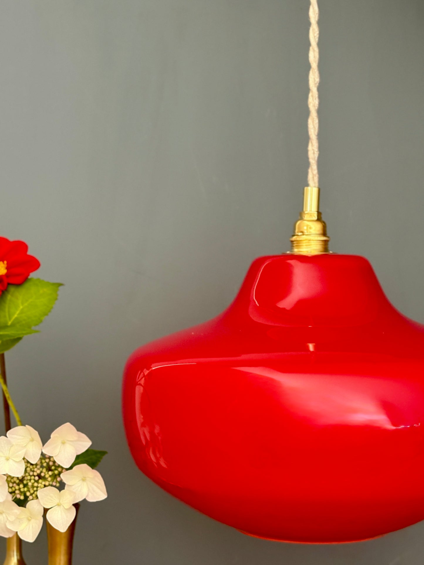 Suspension globe vintage en opaline rouge