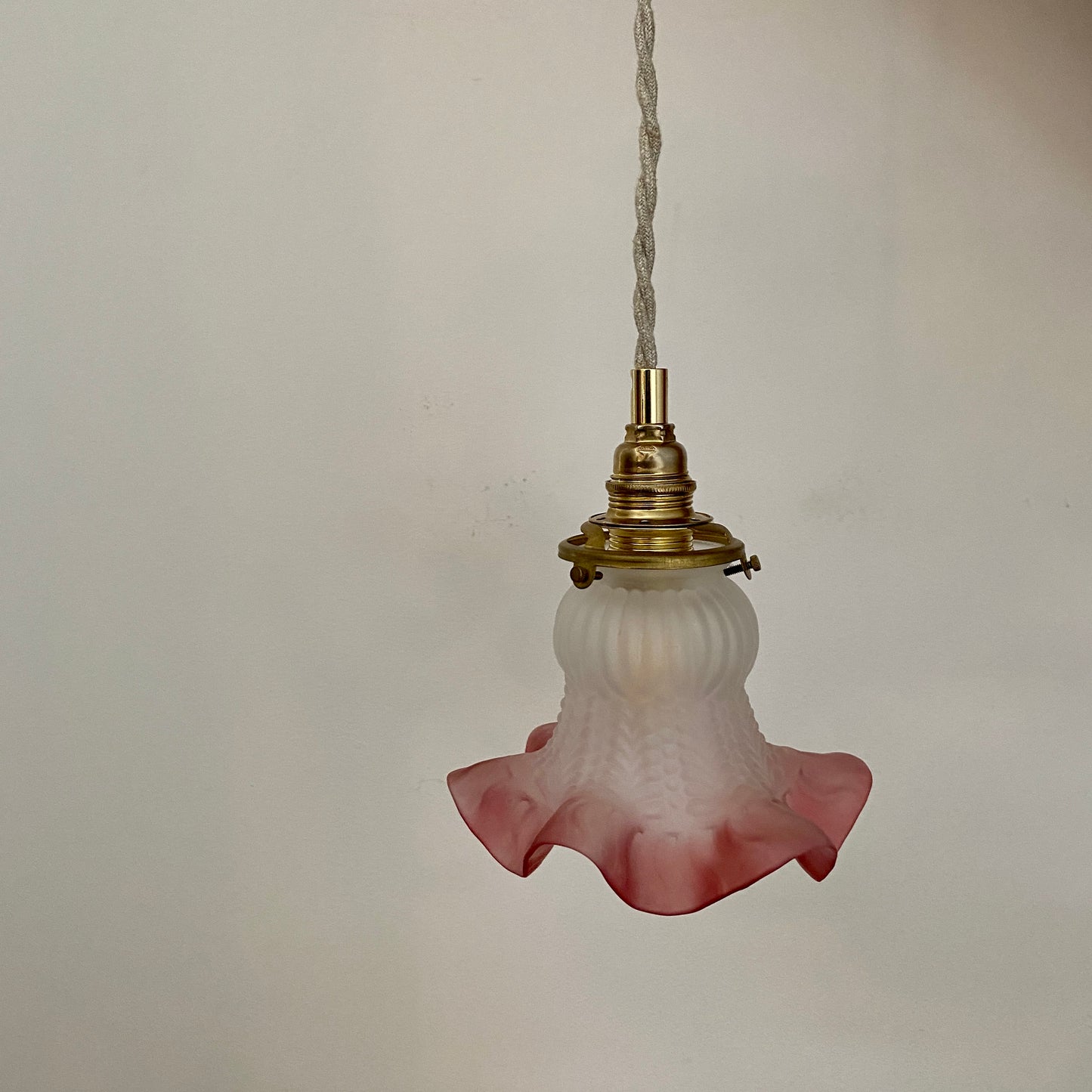 Baladeuse tulipe vintage en verre dépoli rose