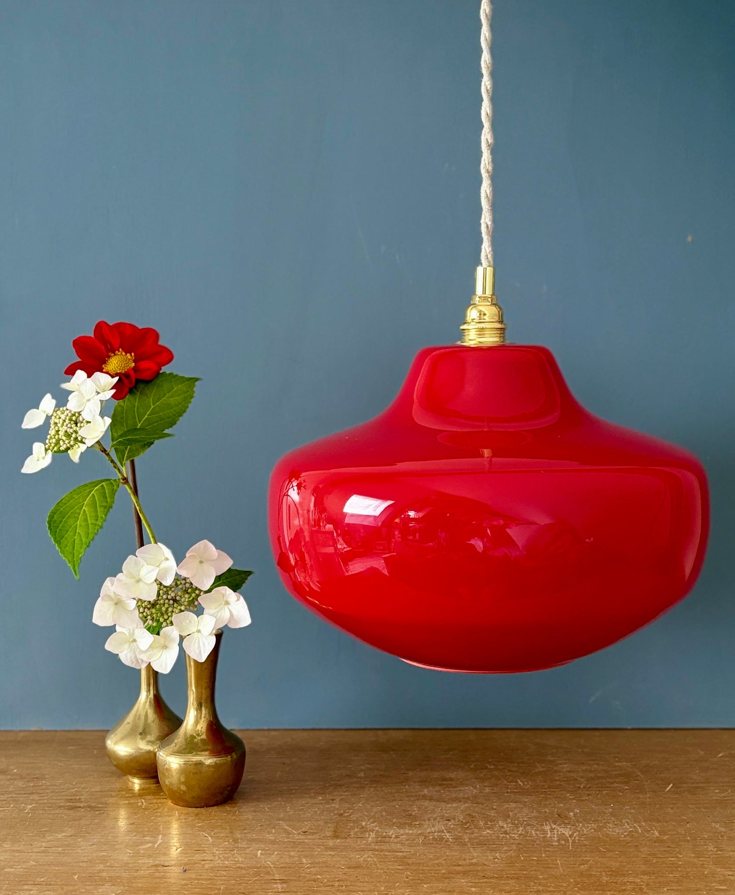 Suspension globe vintage en opaline rouge