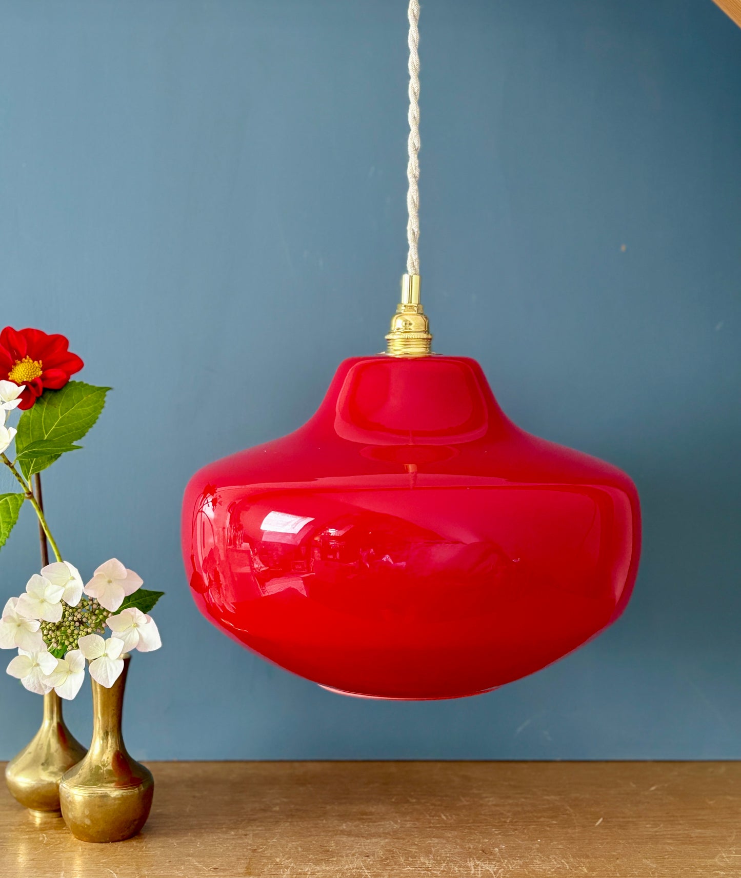 Suspension globe vintage en opaline rouge