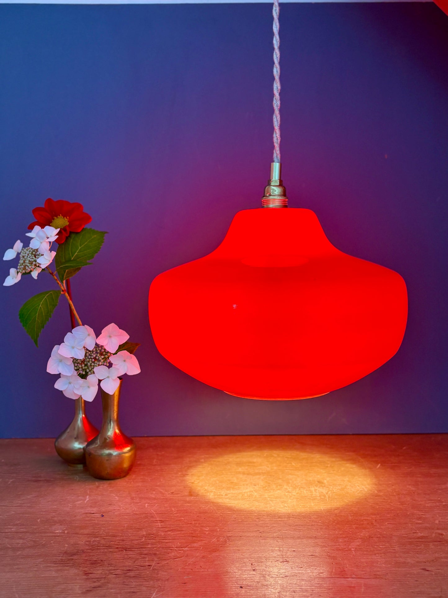 Suspension globe vintage en opaline rouge