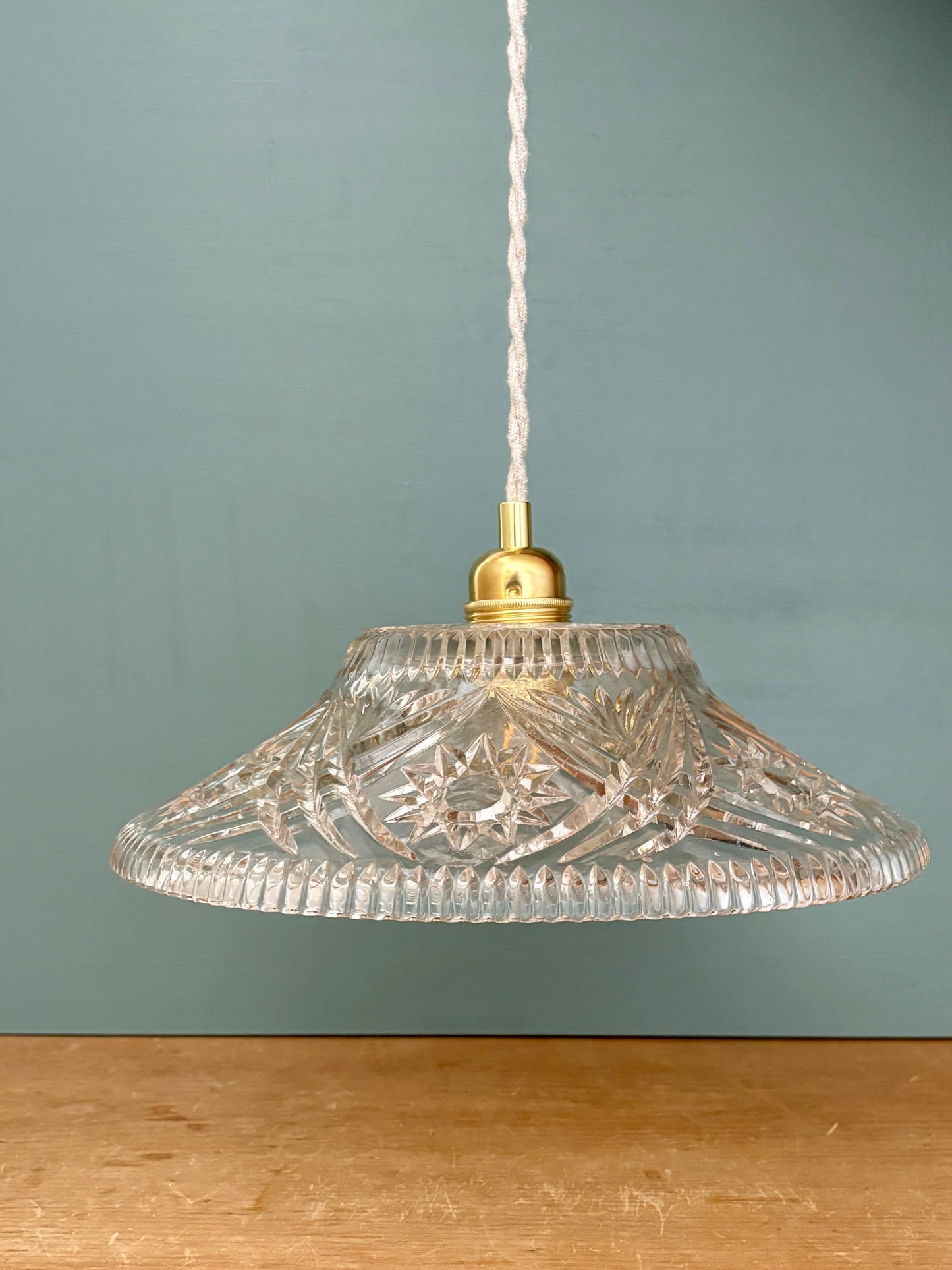 Suspension abat-jour vintage en verre travaillé - collection vaisselle -