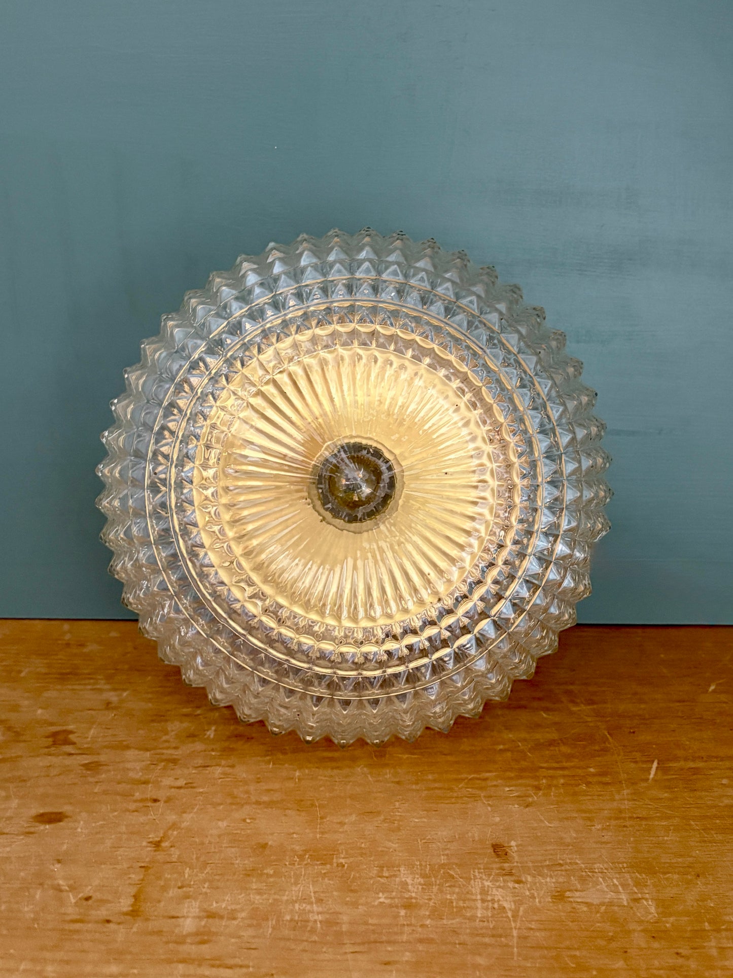 Applique ou plafonnier globe vintage en verre moulé pointe de diamant