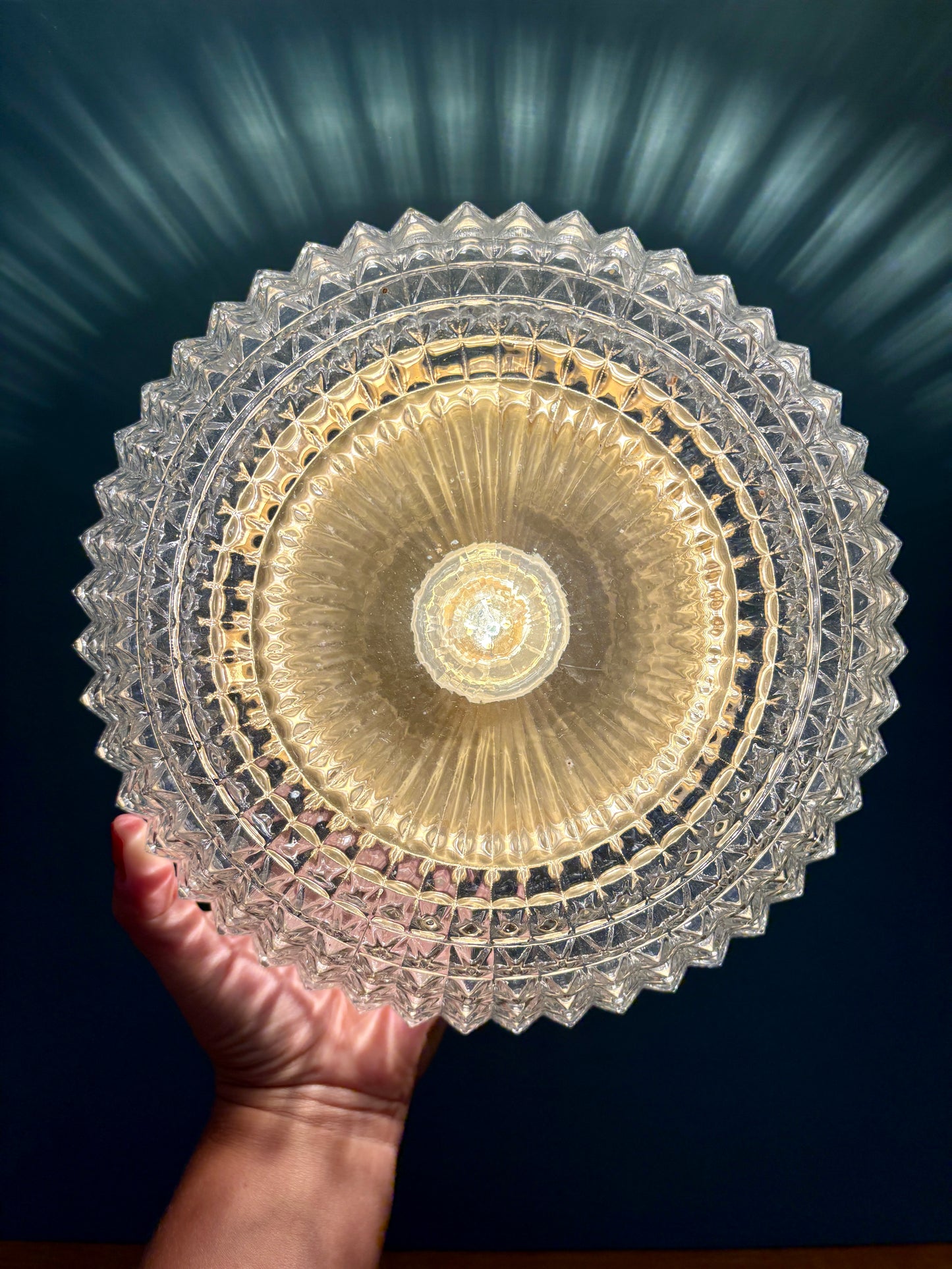 Applique ou plafonnier globe vintage en verre moulé pointe de diamant