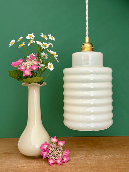 suspension globe vintage en opaline jaune pâle