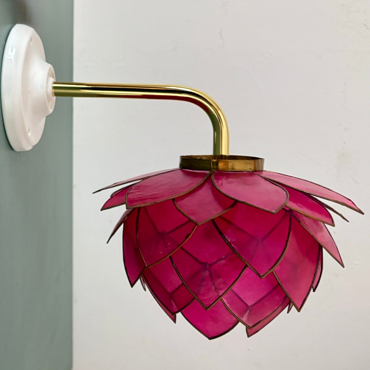 Applique coudée abat-jour vintage en nacre rose