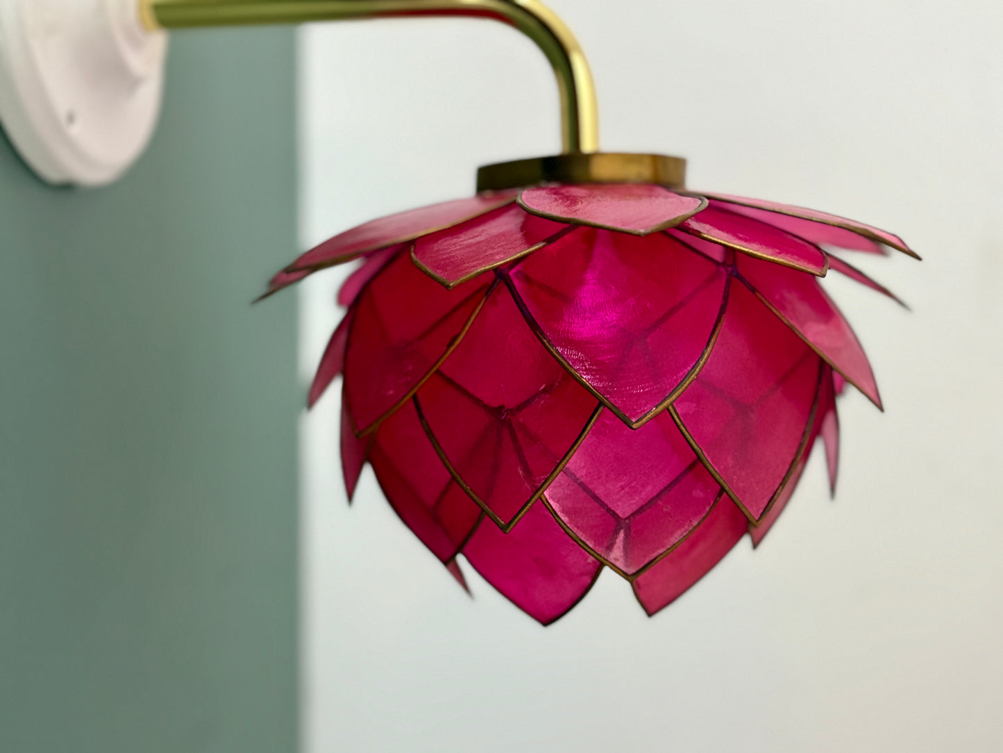 Applique coudée abat-jour vintage en nacre rose