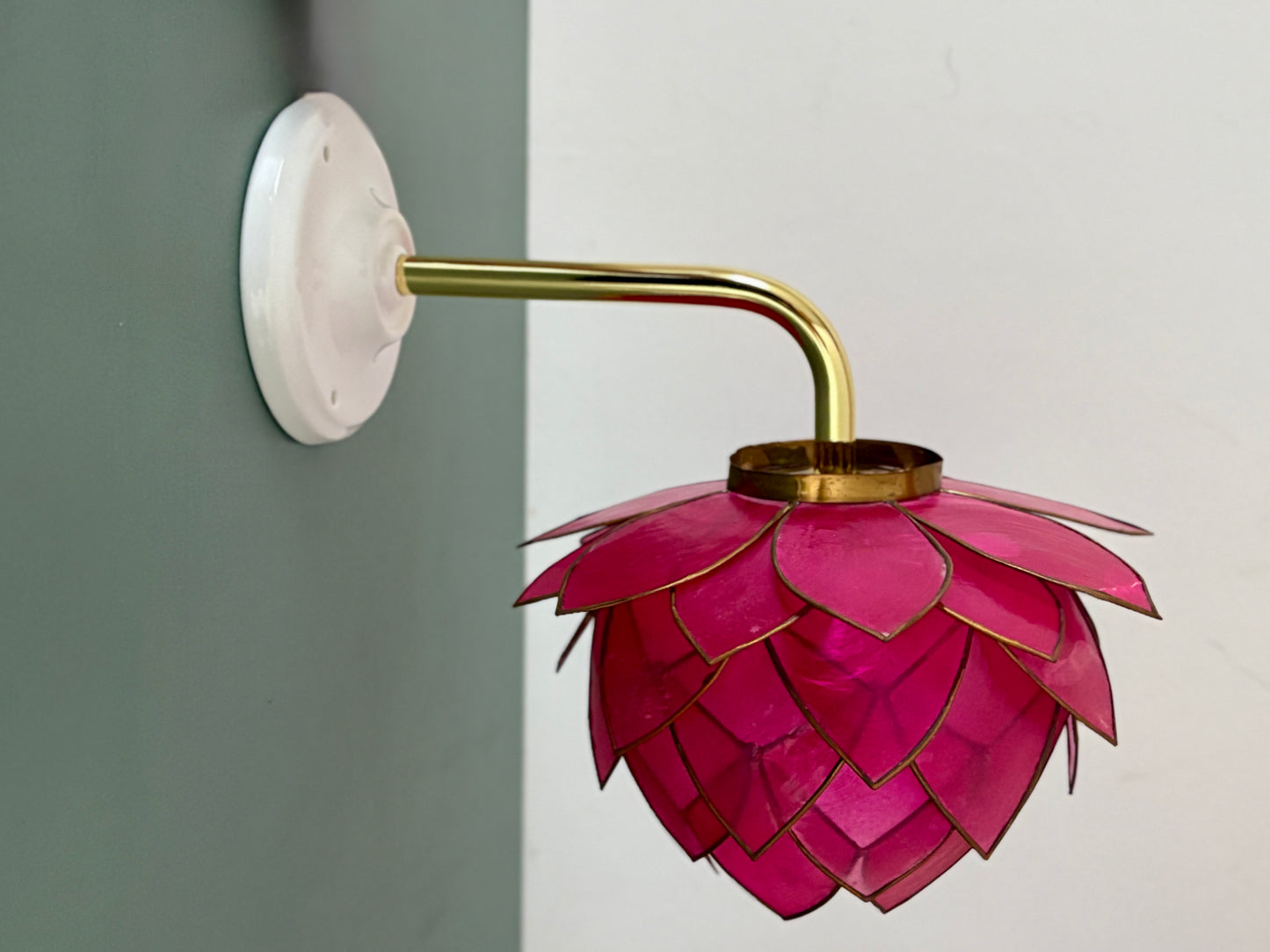 Applique coudée abat-jour vintage en nacre rose