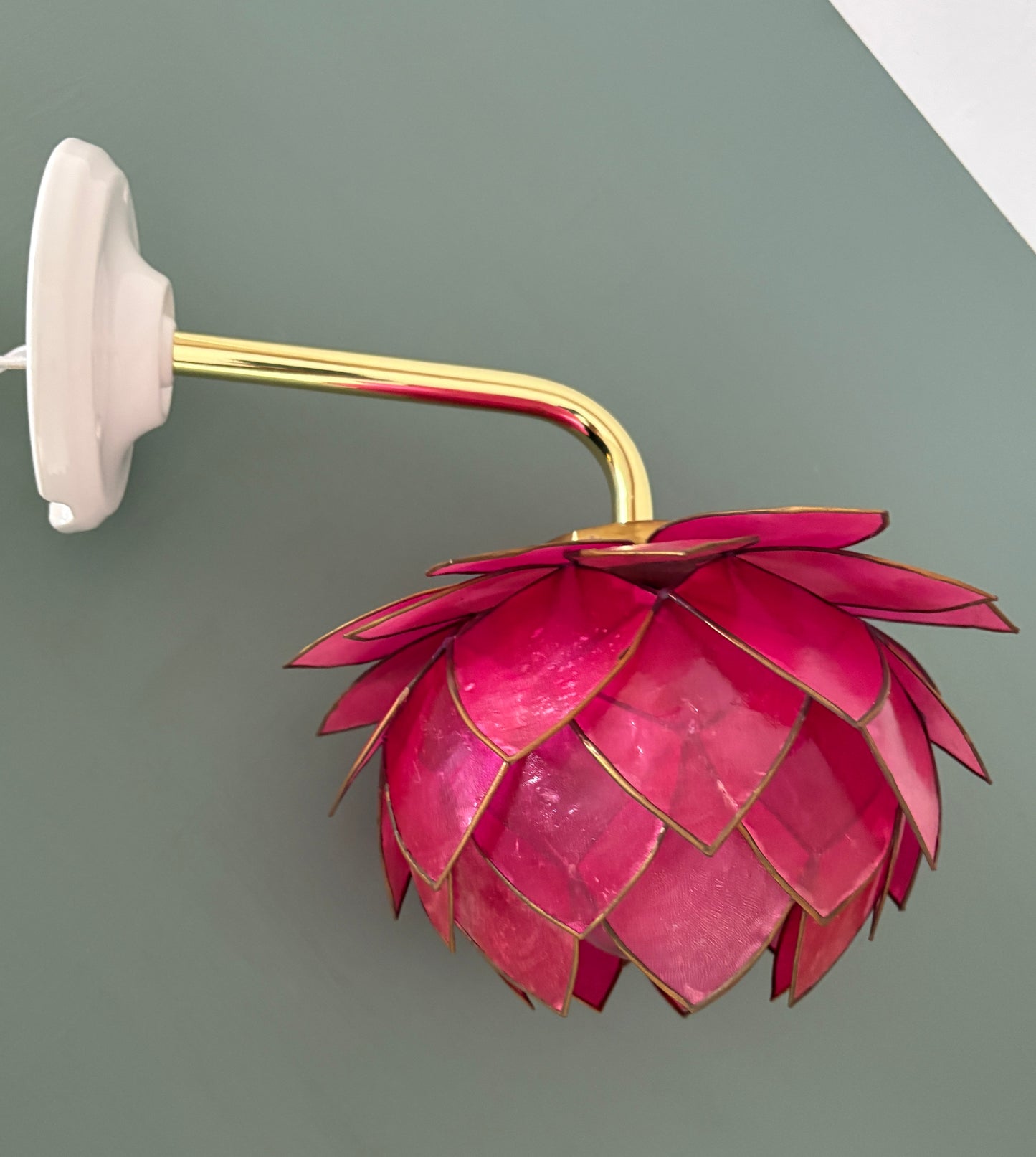 Applique coudée abat-jour vintage en nacre rose