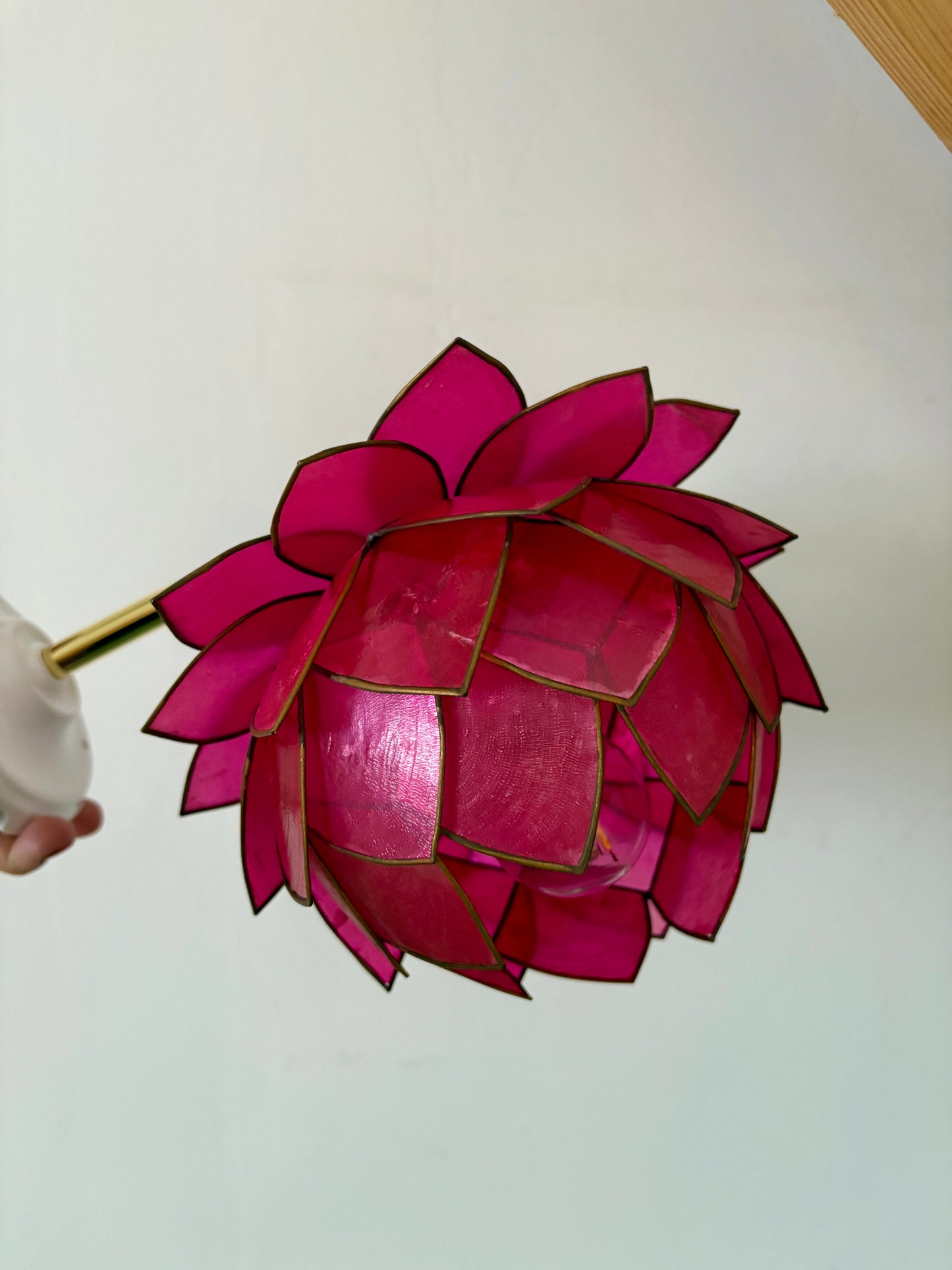 Applique coudée abat-jour vintage en nacre rose