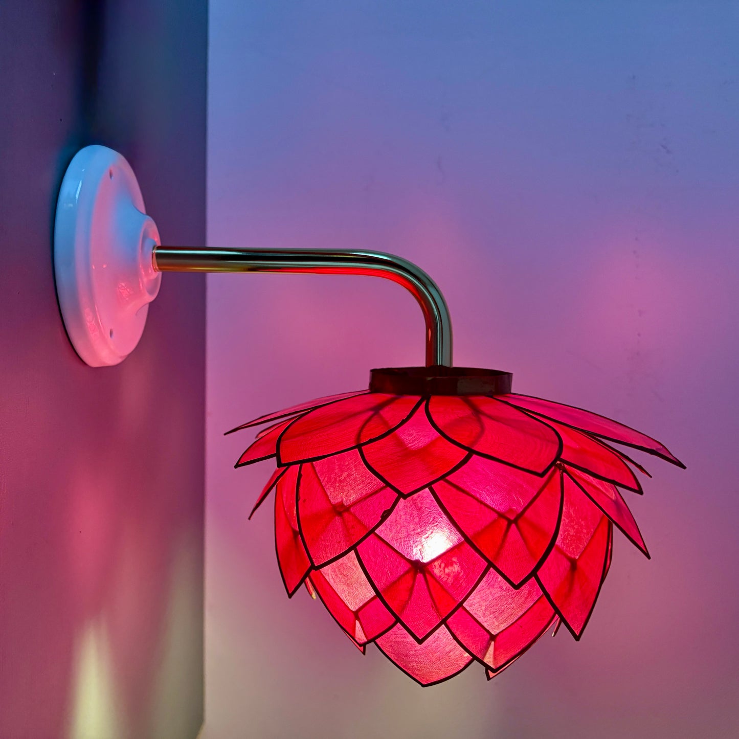 Applique coudée abat-jour vintage en nacre rose