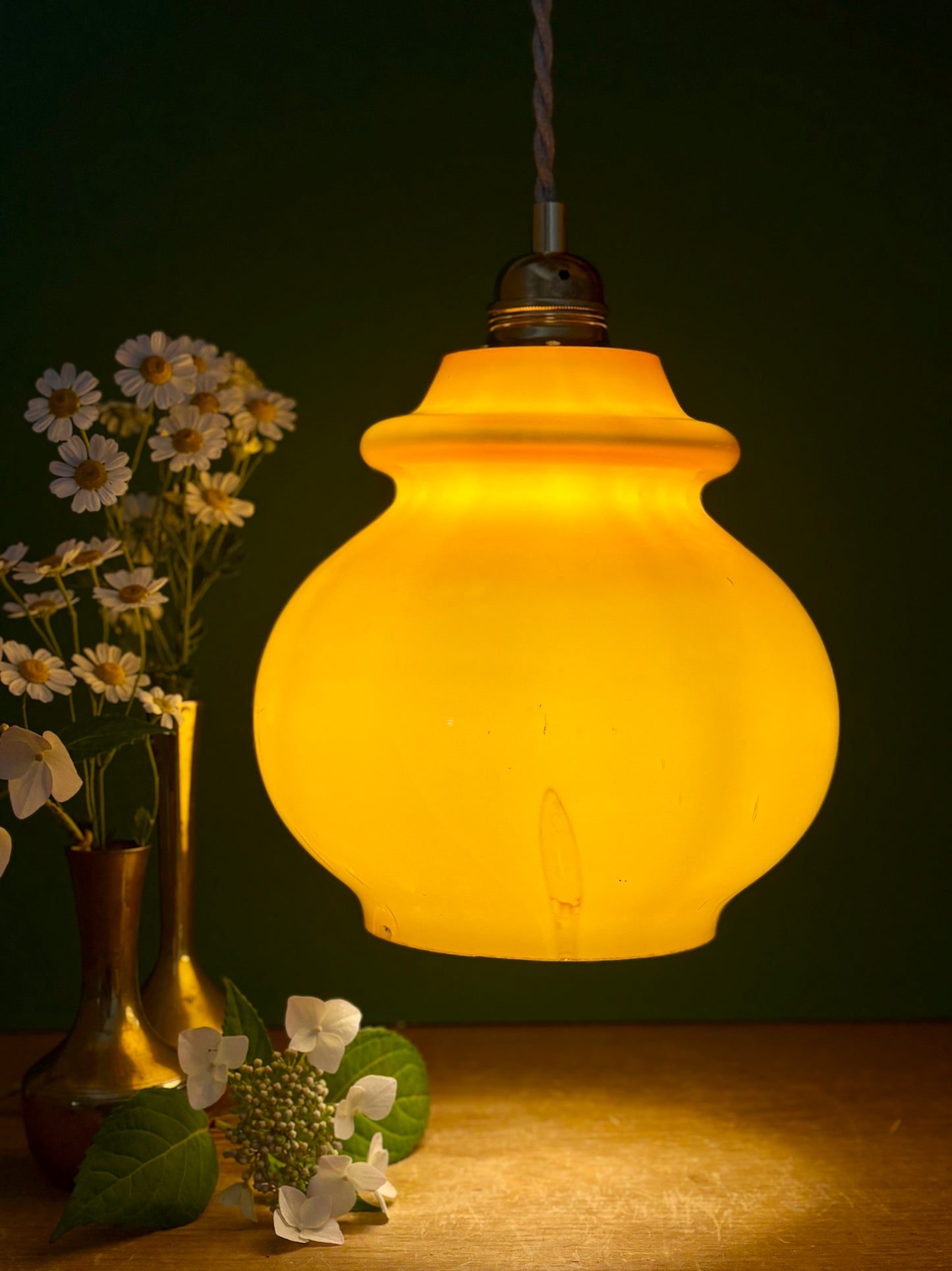Suspension globe vintage en opaline orange