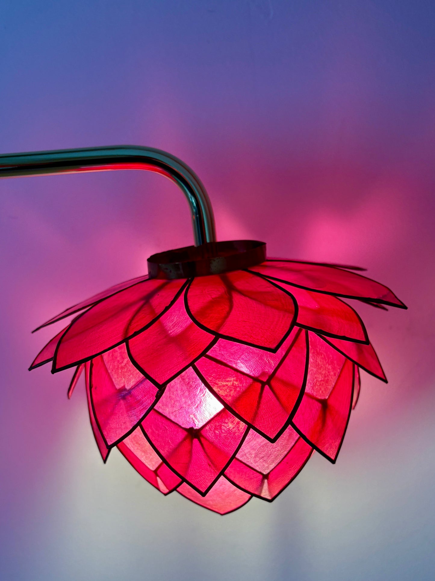 Applique coudée abat-jour vintage en nacre rose