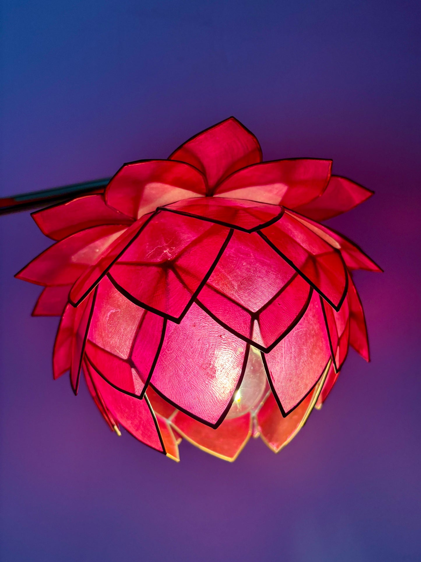 Applique coudée abat-jour vintage en nacre rose