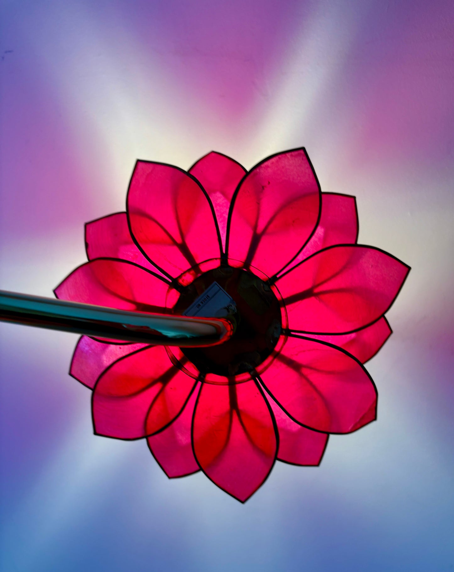 Applique coudée abat-jour vintage en nacre rose