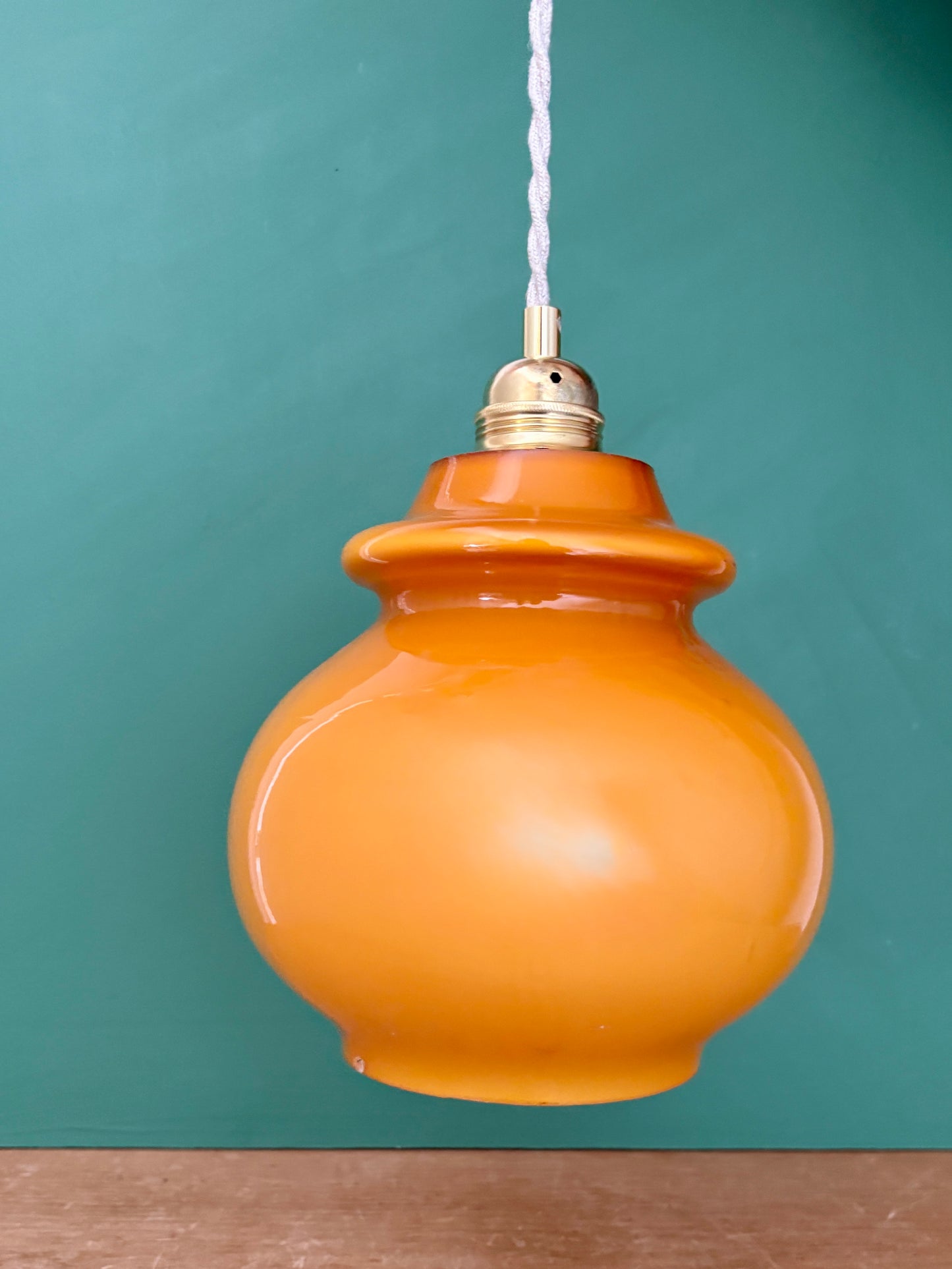 Suspension globe vintage en opaline orange