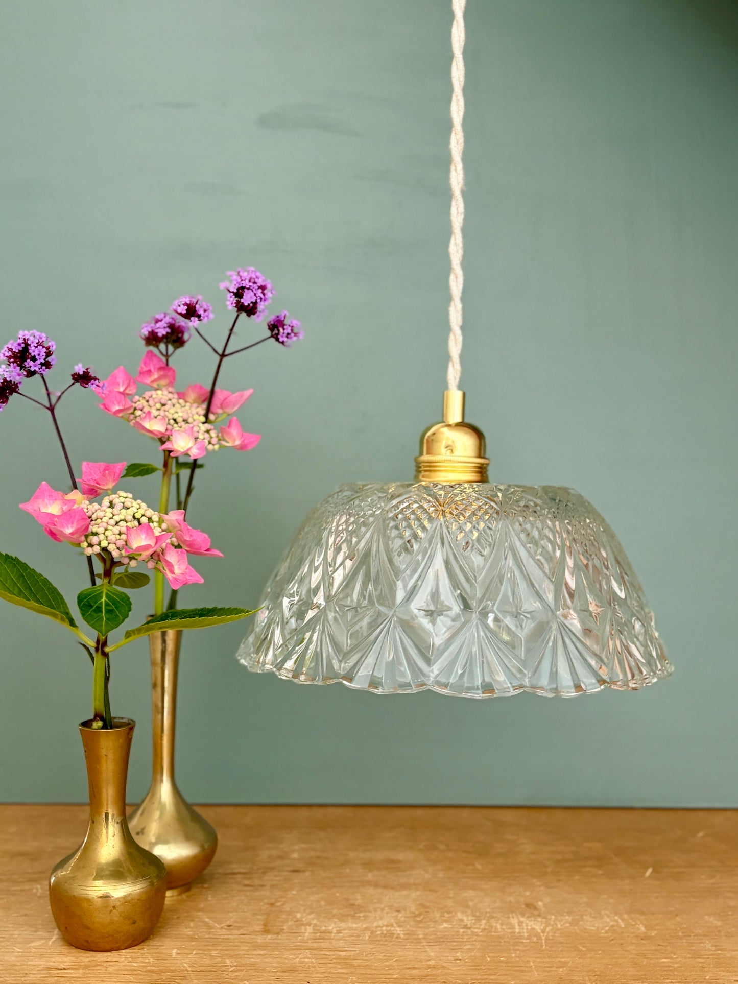 Suspension abat-jour vintage en verre travaillé - collection vaisselle -