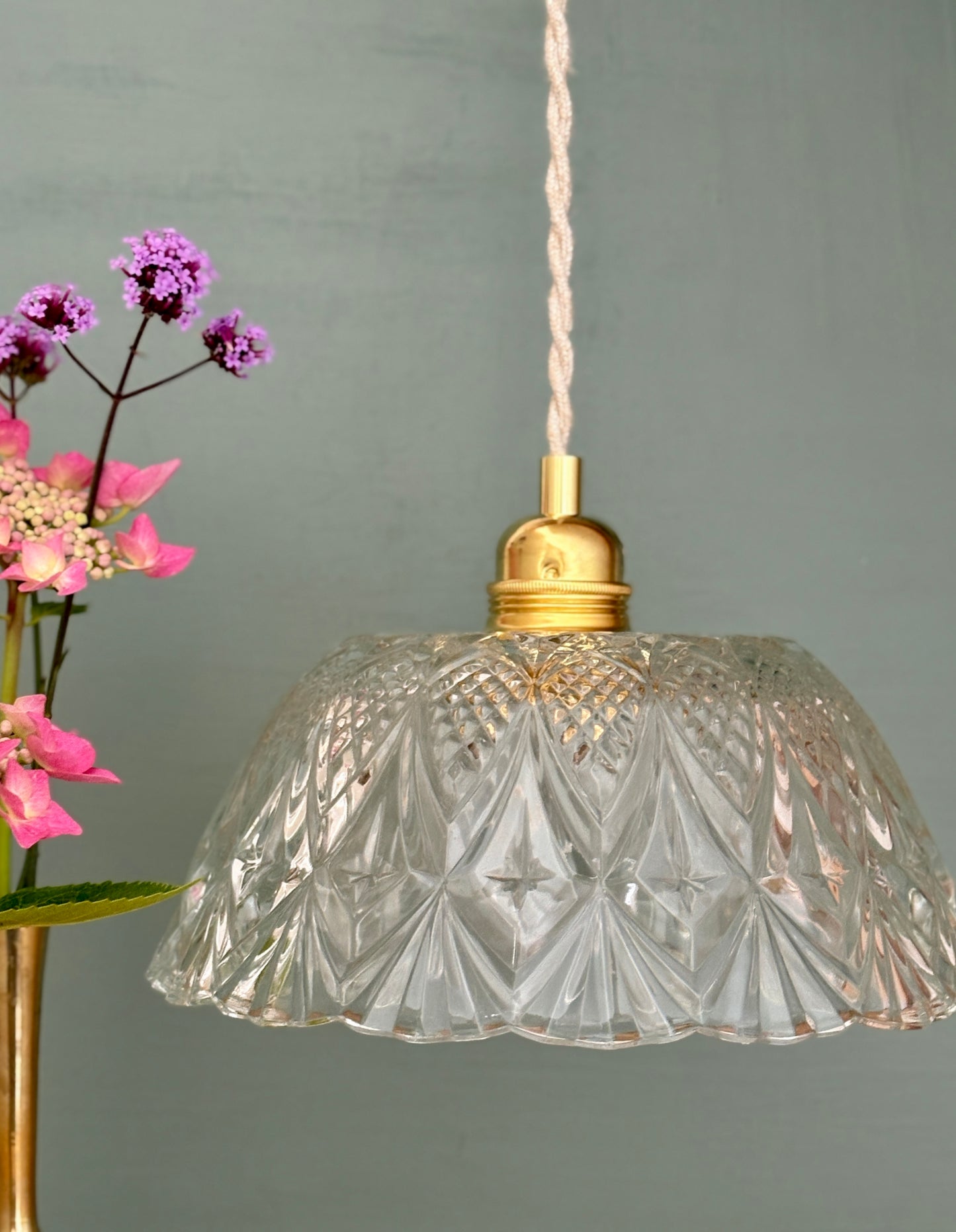 Suspension abat-jour vintage en verre travaillé - collection vaisselle -