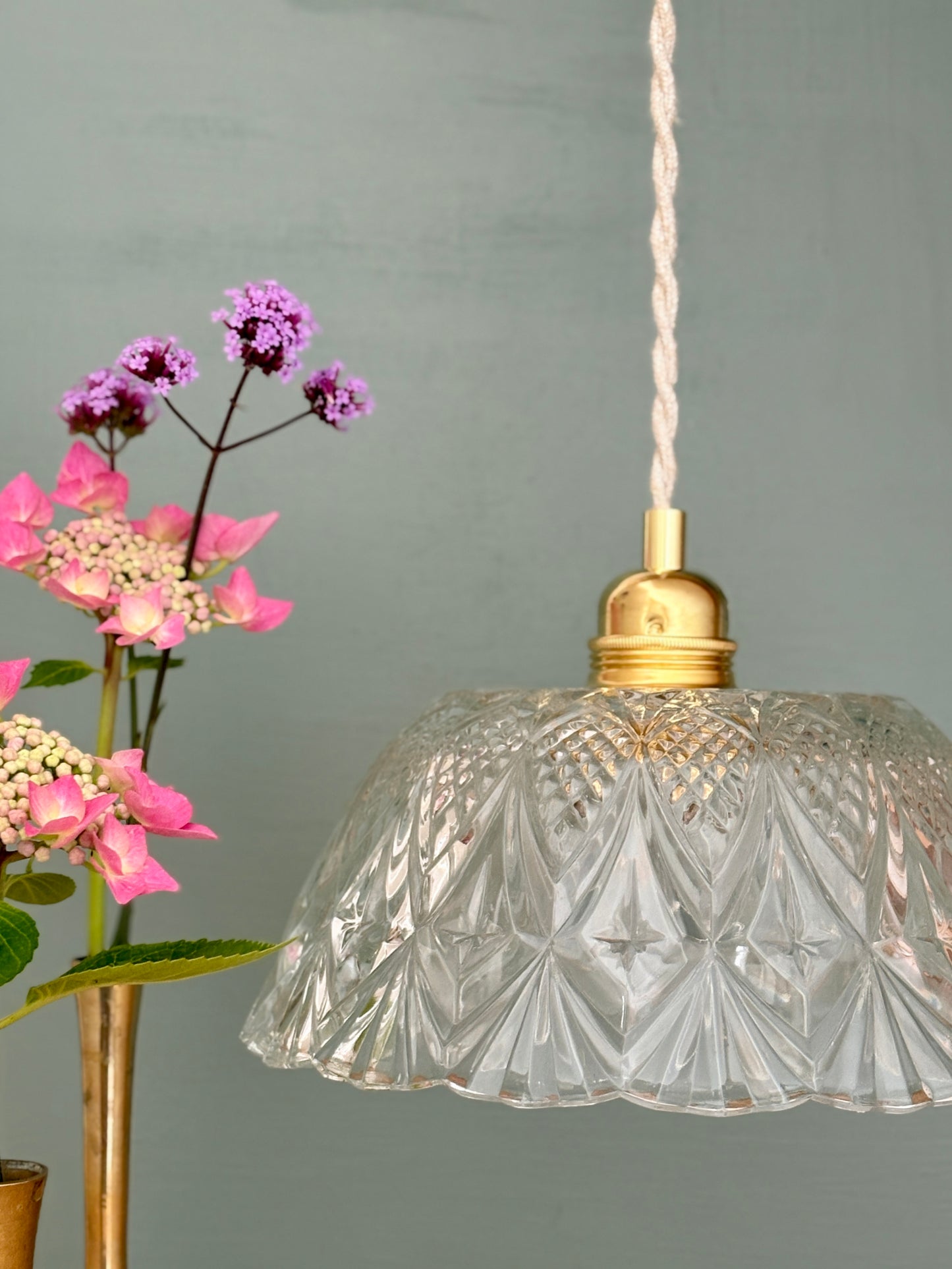 Suspension abat-jour vintage en verre travaillé - collection vaisselle -