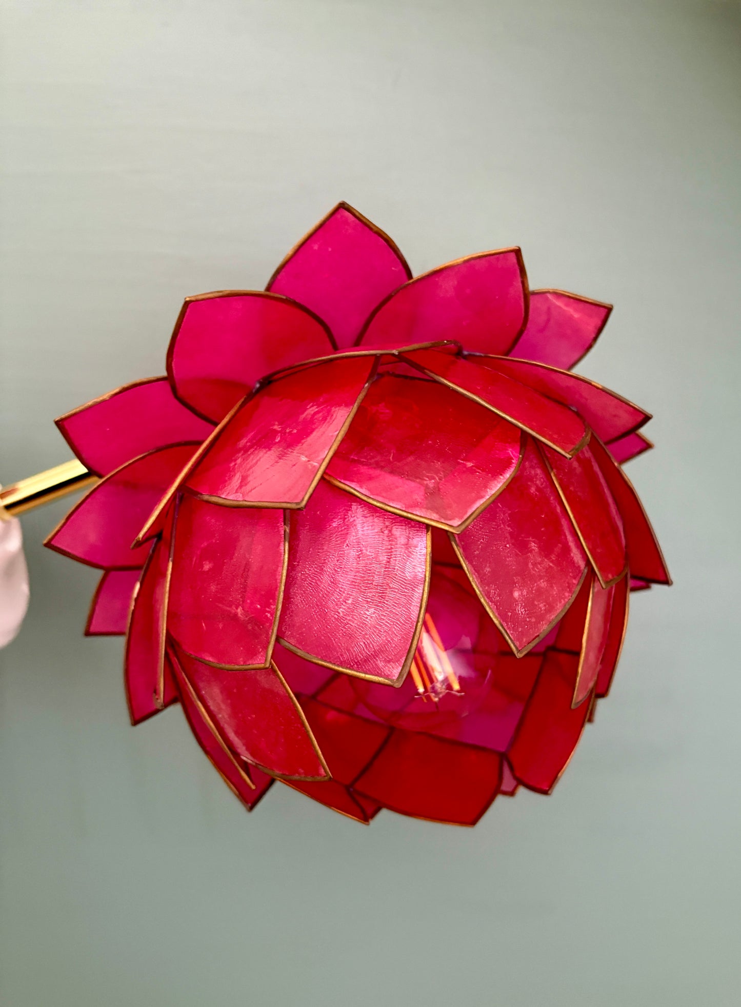 Applique coudée abat-jour vintage en nacre rose