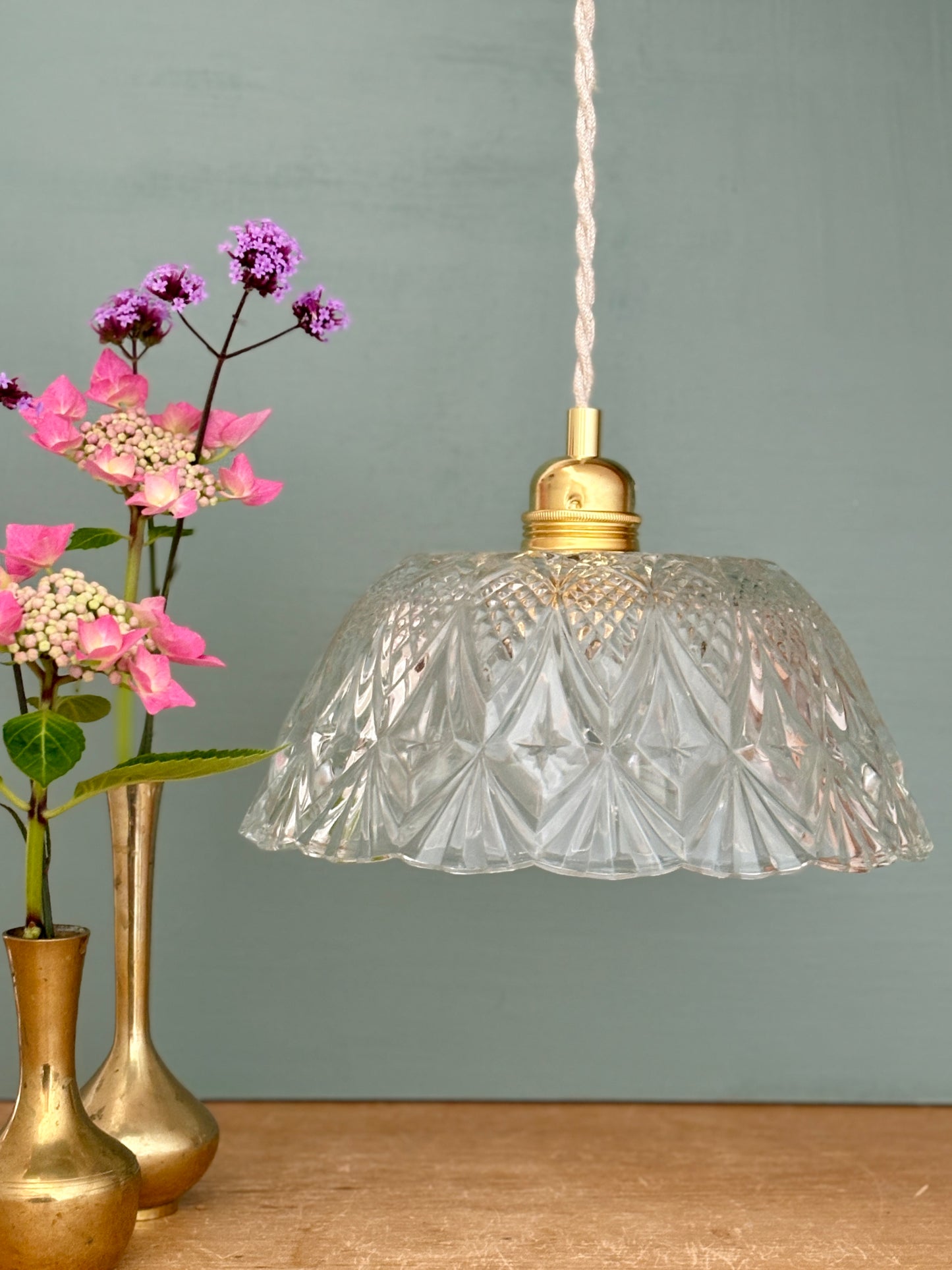 Suspension abat-jour vintage en verre travaillé - collection vaisselle -