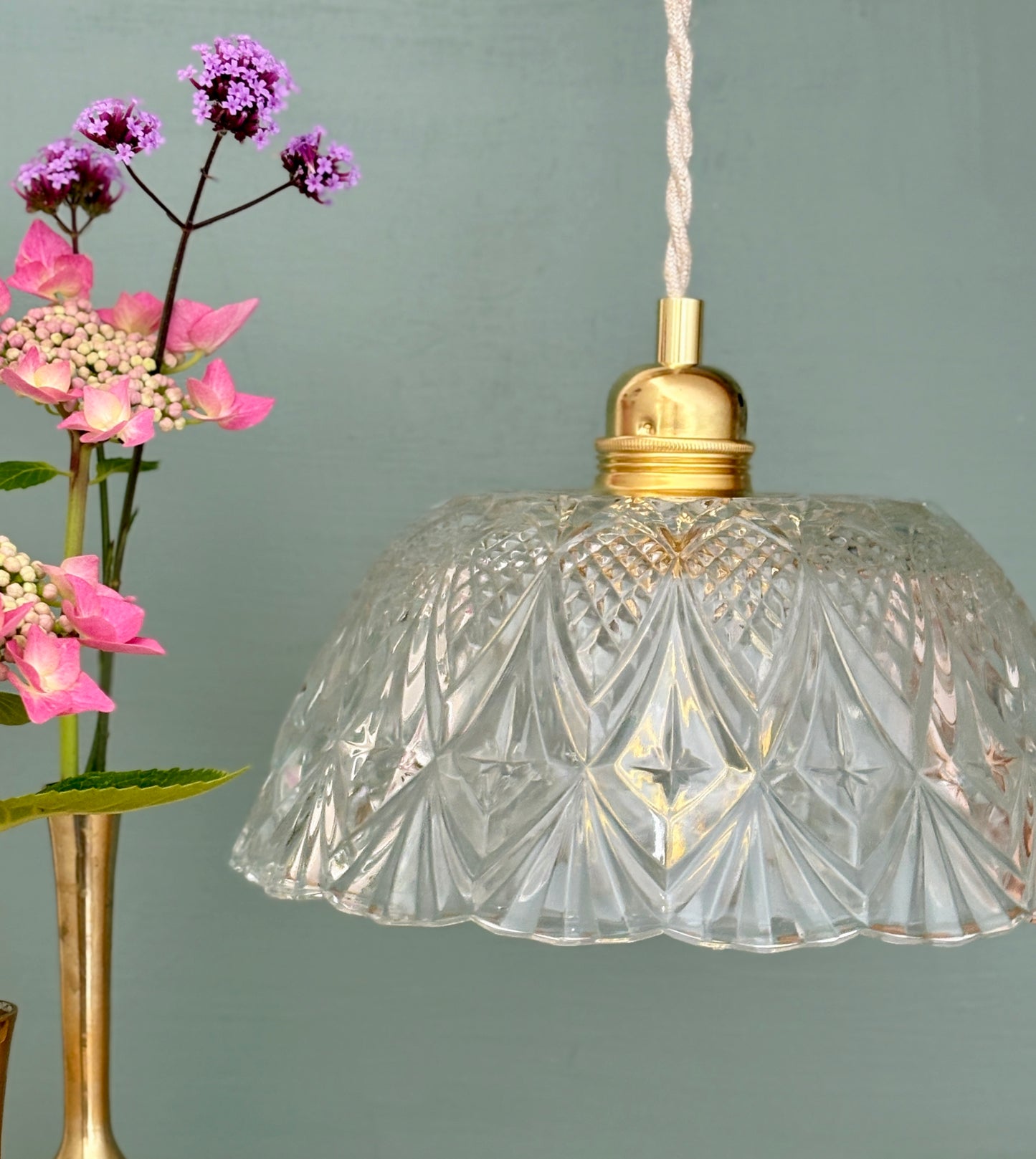 Suspension abat-jour vintage en verre travaillé - collection vaisselle -