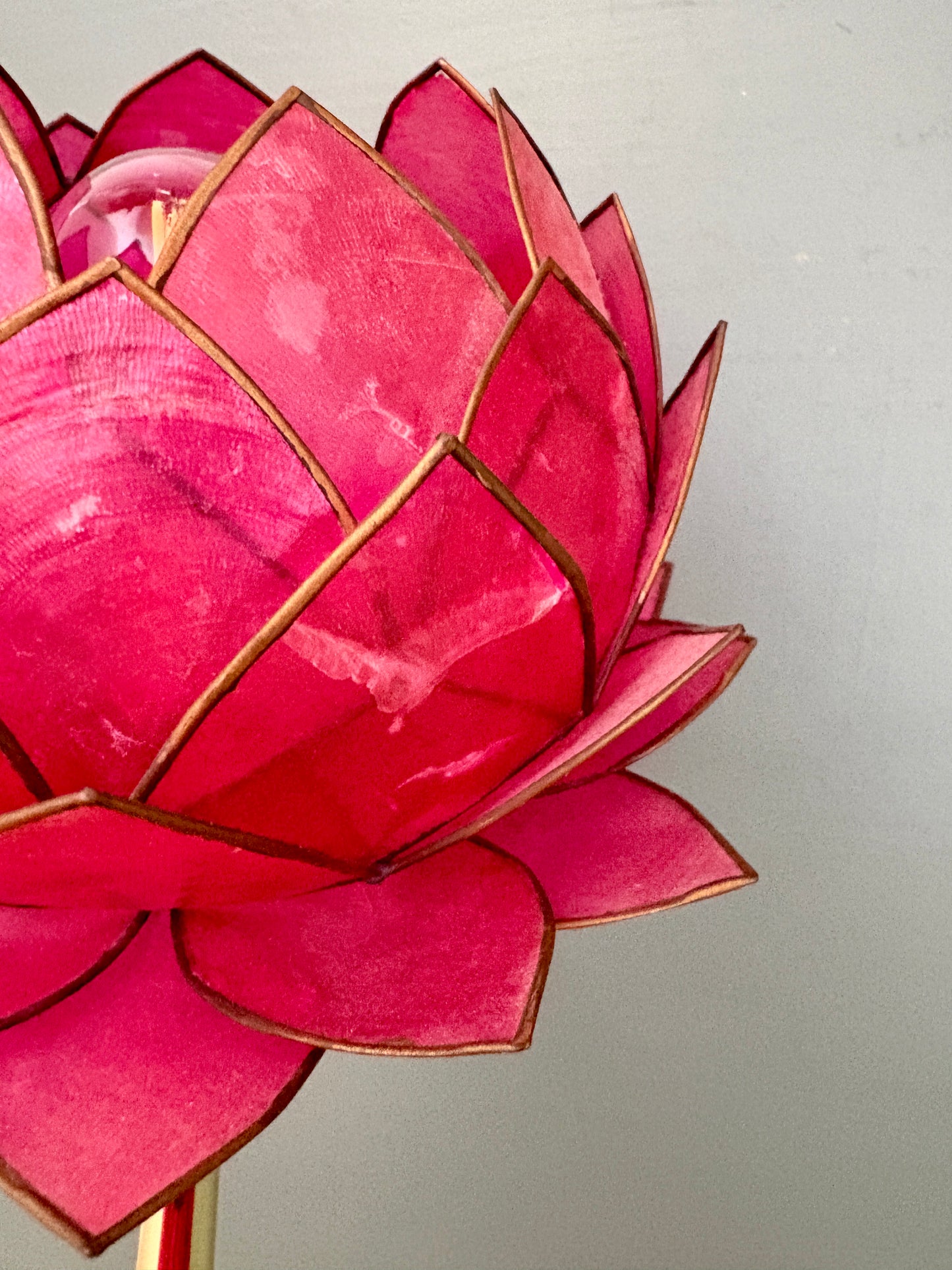 Applique coudée abat-jour vintage en nacre rose