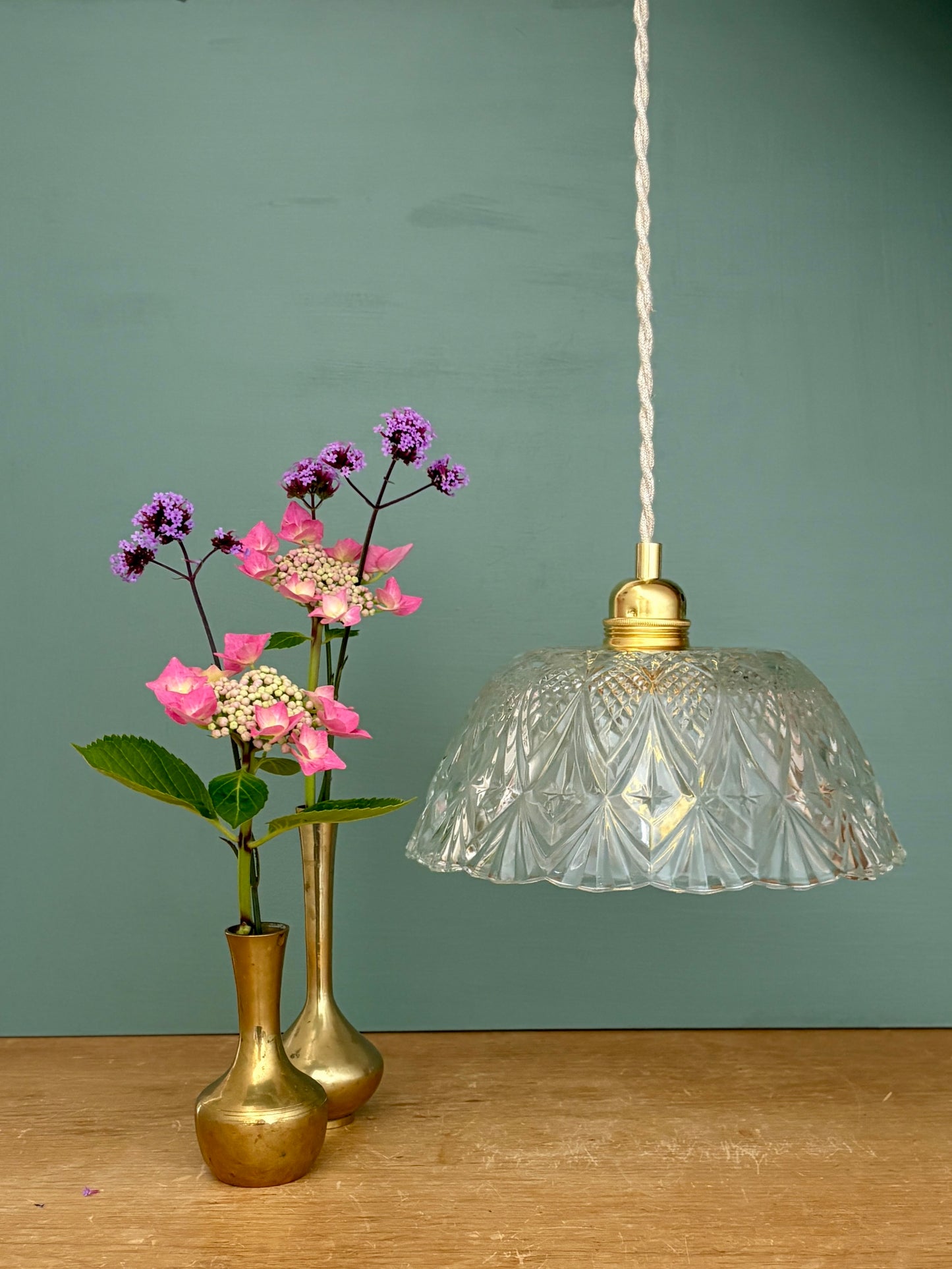 Suspension abat-jour vintage en verre travaillé - collection vaisselle -