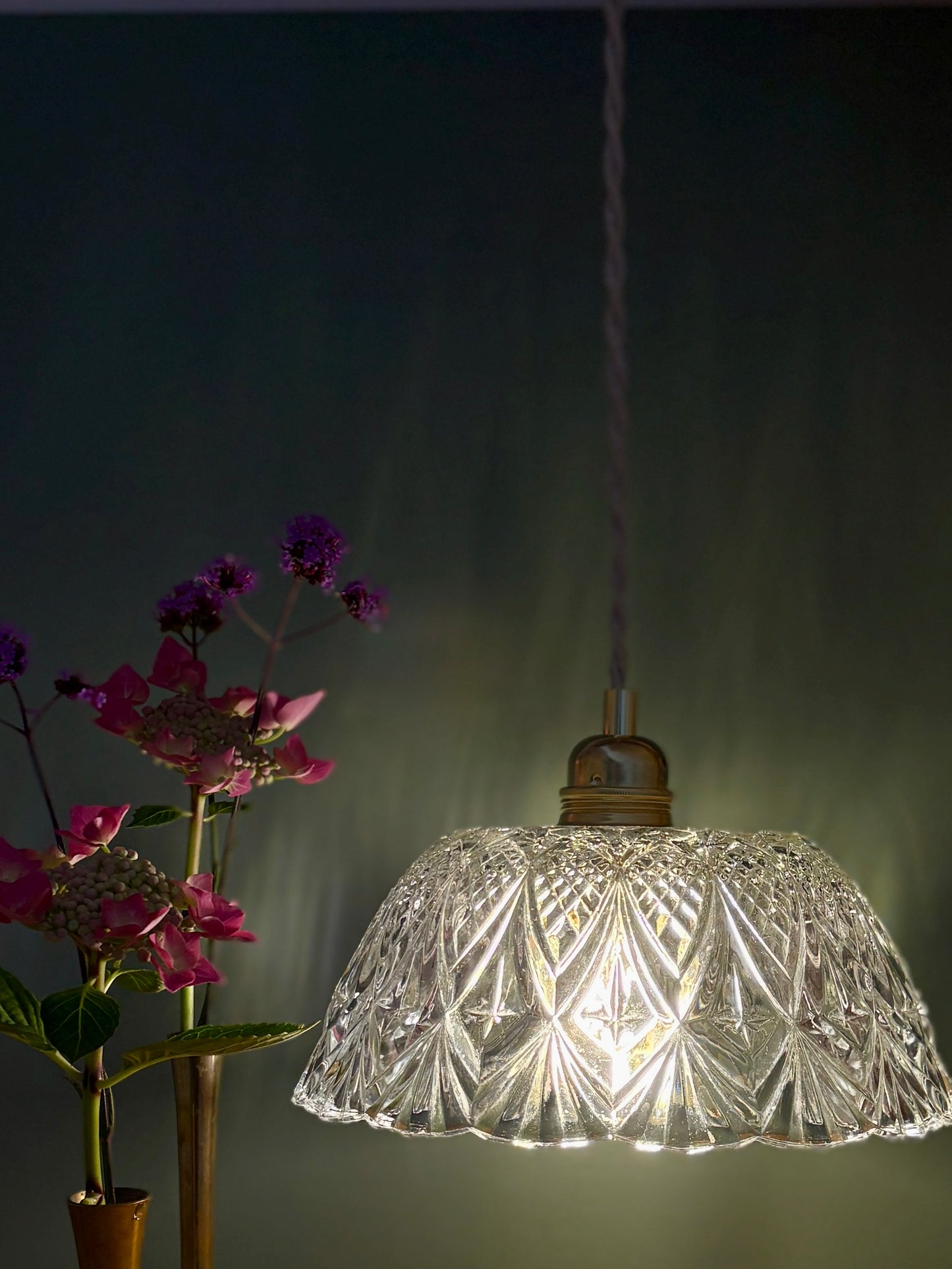Suspension abat-jour vintage en verre travaillé - collection vaisselle -