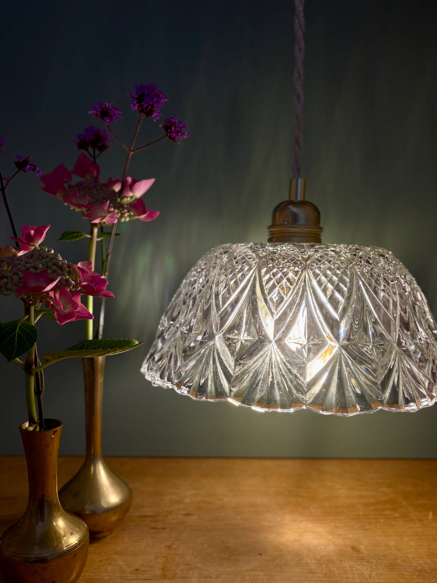 Suspension abat-jour vintage en verre travaillé - collection vaisselle -