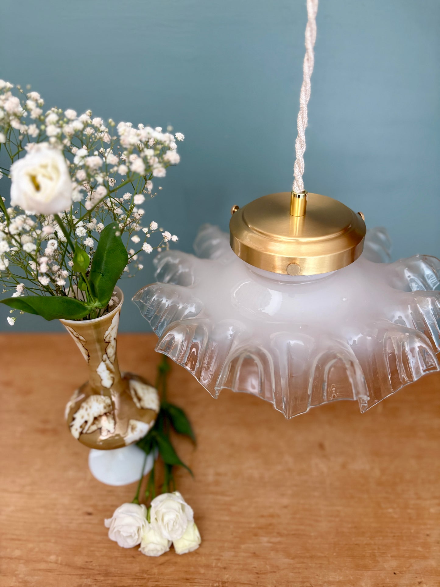 Suspension abat-jour vintage dentelle en verre mi blanc mi transparent