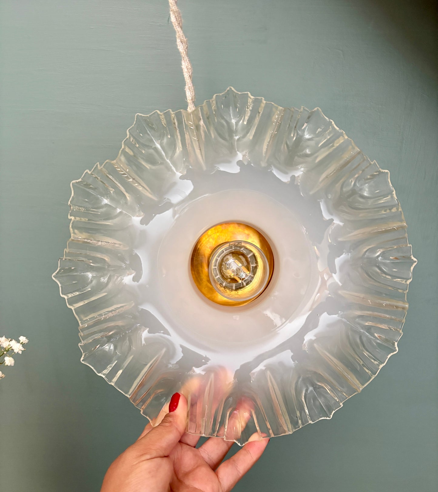 Suspension abat-jour vintage dentelle en verre mi blanc mi transparent