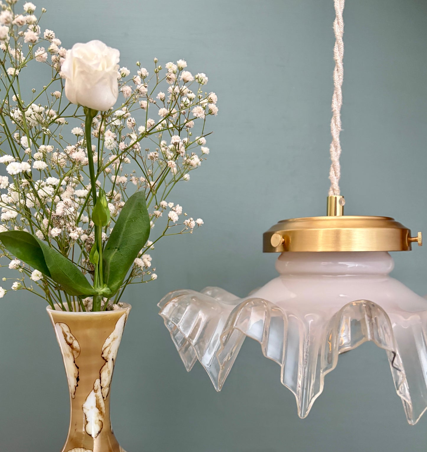 Suspension abat-jour vintage dentelle en verre mi blanc mi transparent